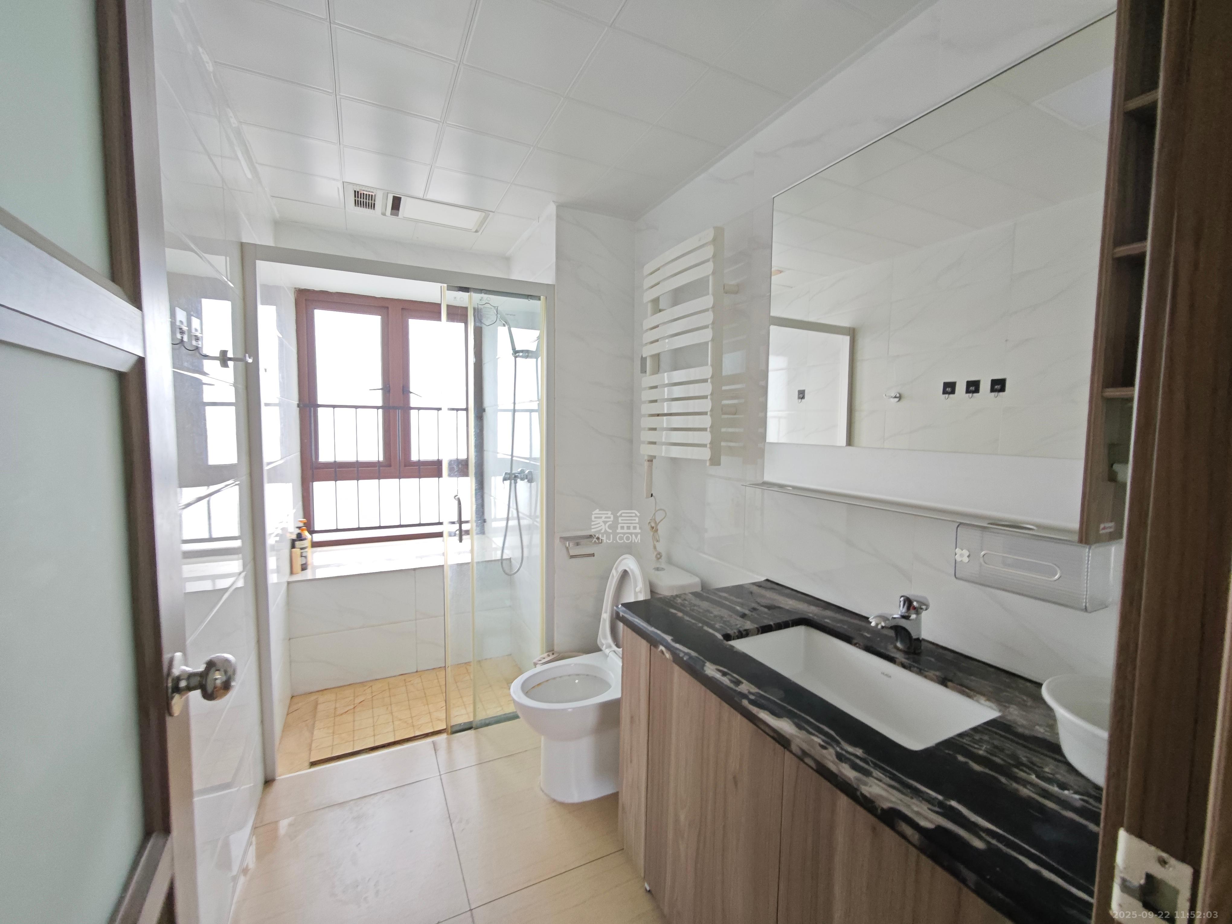 碧桂园高尔夫花园 4室2厅2卫 2400.0元/月 碧桂园高尔夫花园 4室2厅2卫 2400.0元/月室内图