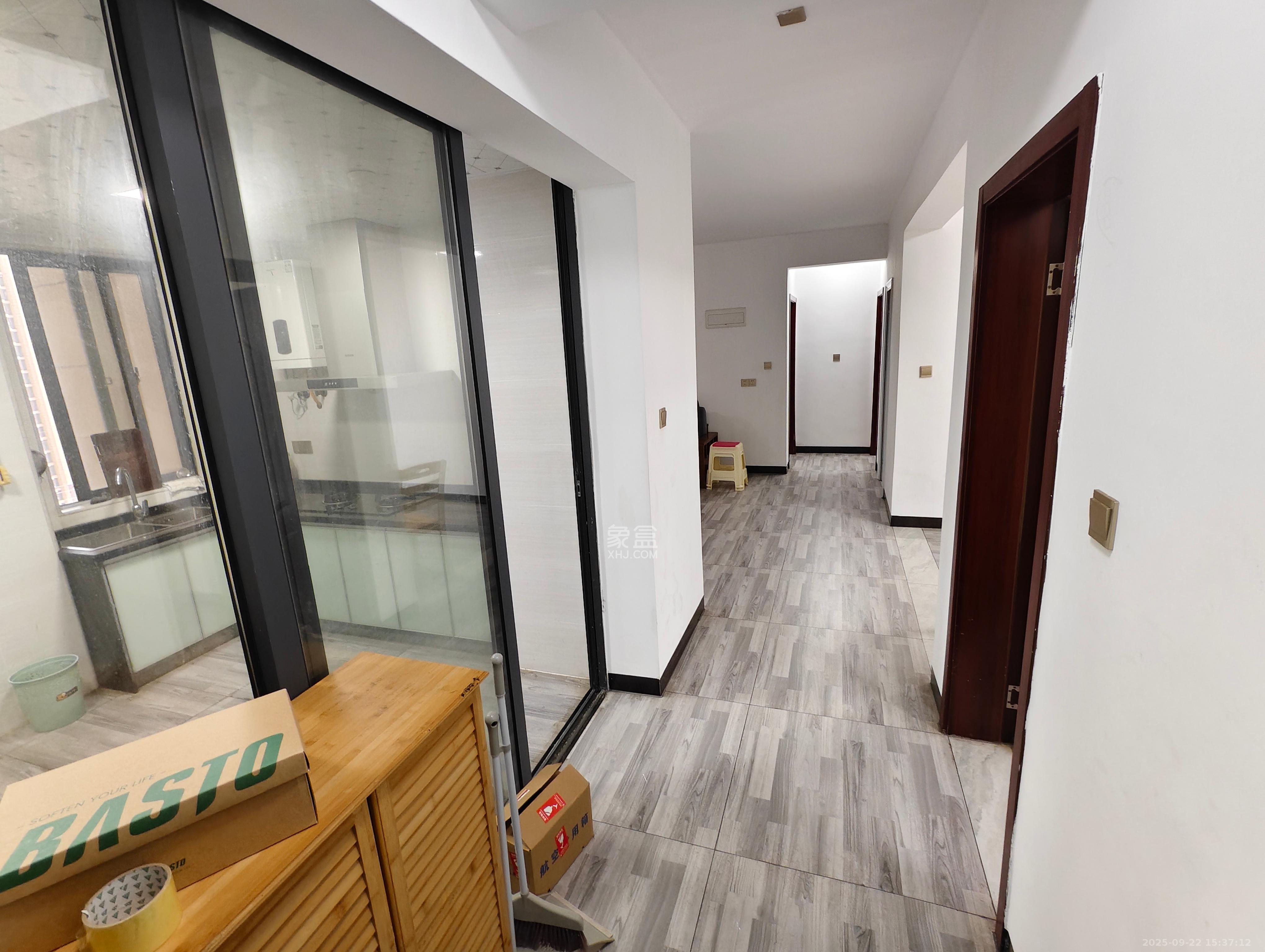 明发阅江悦府  3室2厅2卫    2300.0元/月 明发阅江悦府  3室2厅2卫    2300.0元/月