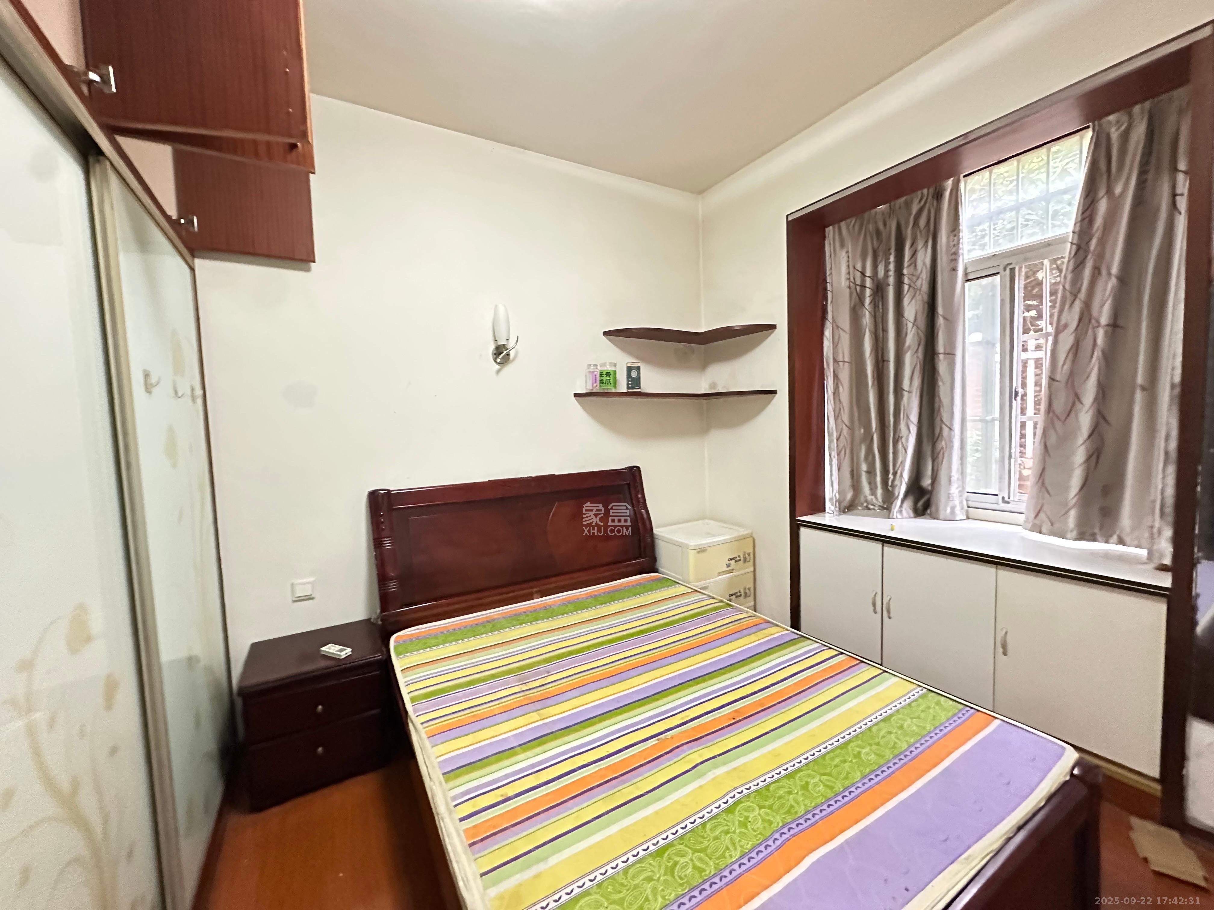 鄱阳小区 2室2厅1卫 1400.0元/月 鄱阳小区 2室2厅1卫 1400.0元/月室内图