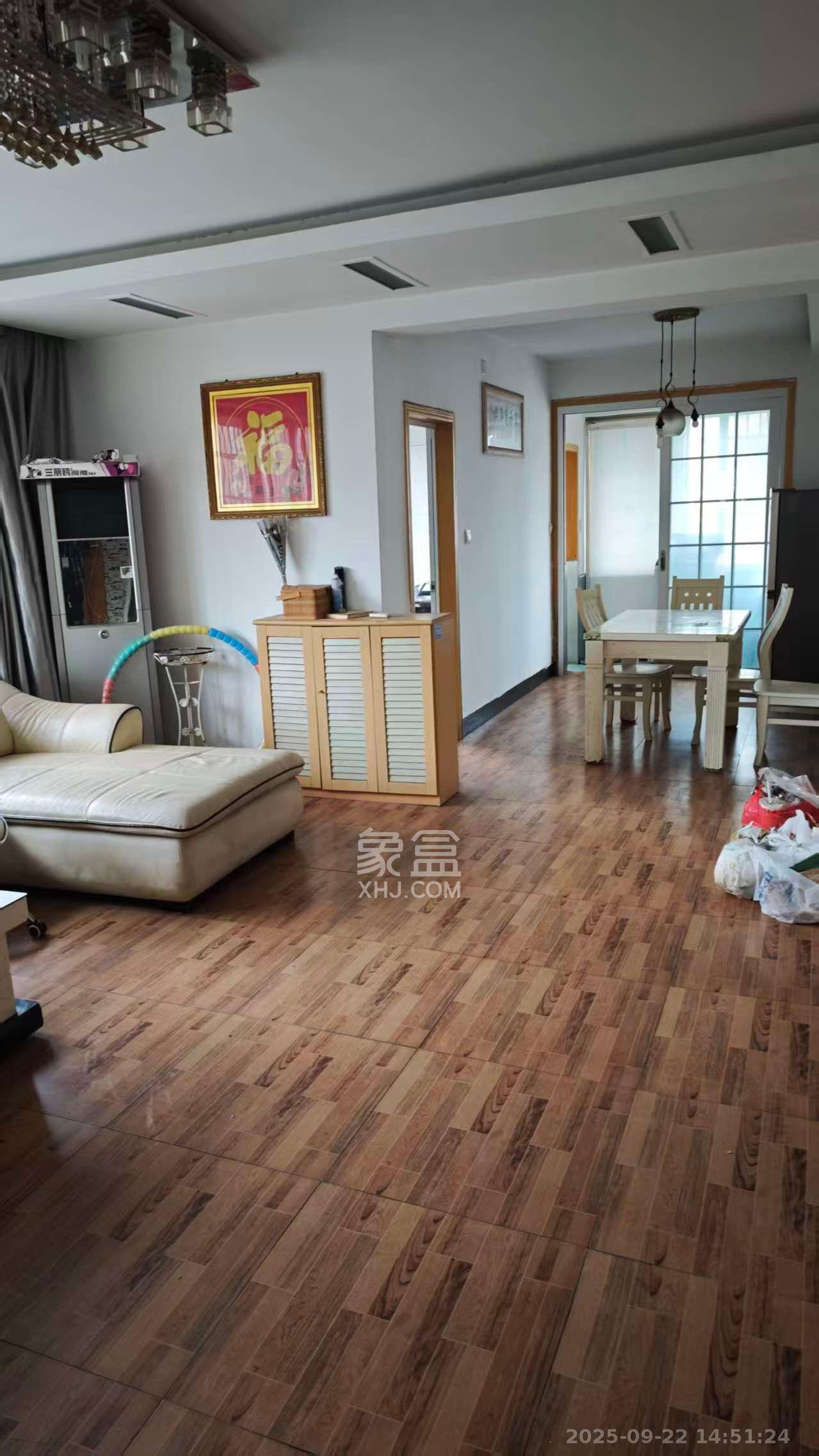 黄泥岭社区  3室2厅1卫    1800.0元/月 黄泥岭社区  3室2厅1卫    1800.0元/月