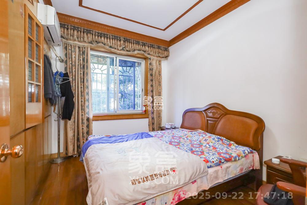 金星小区  4室2厅2卫    2300.0元/月室内图