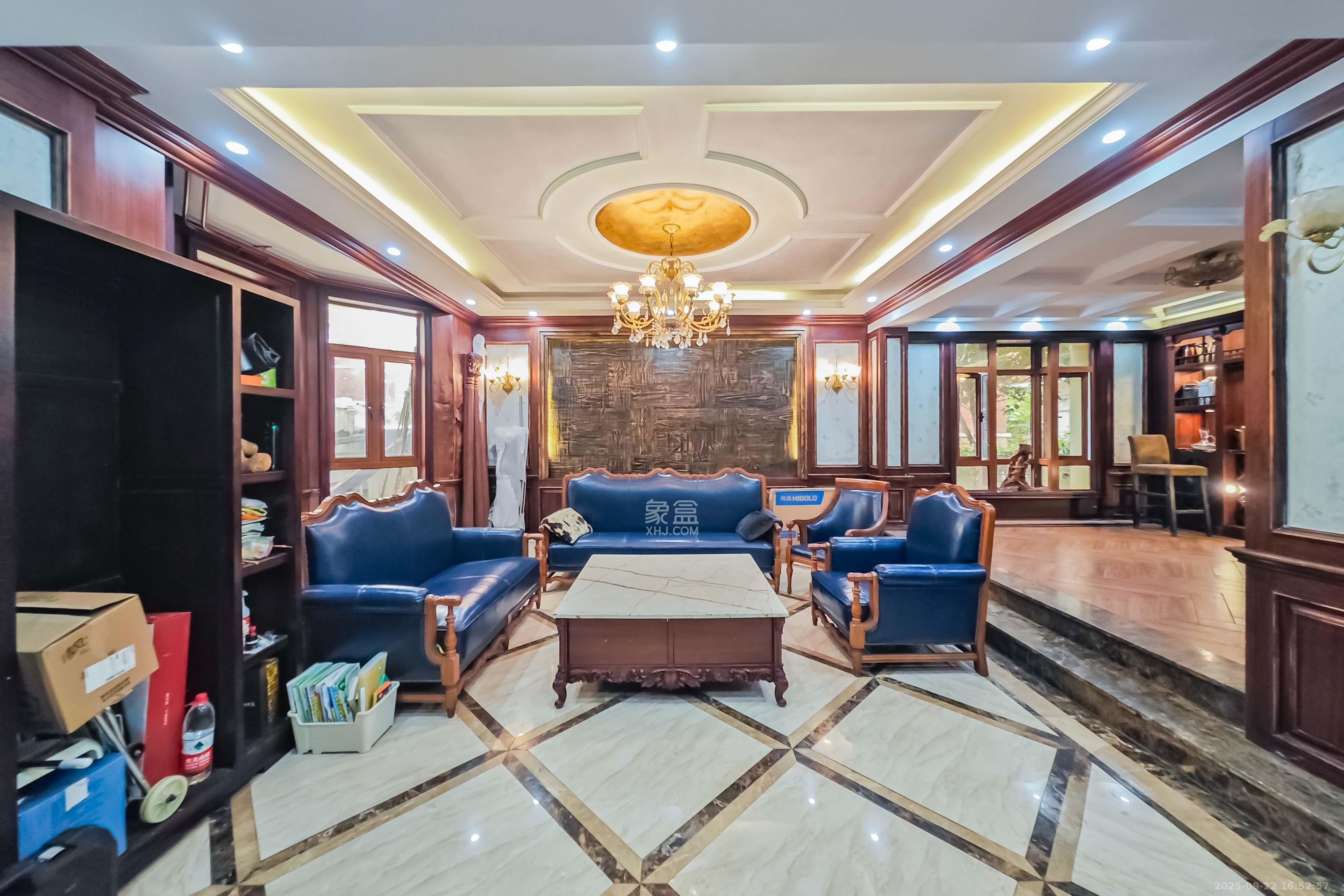 吉联小区(红墅湾) 6室2厅6卫 680.0万 吉联小区(红墅湾) 6室2厅6卫 680.0万客厅