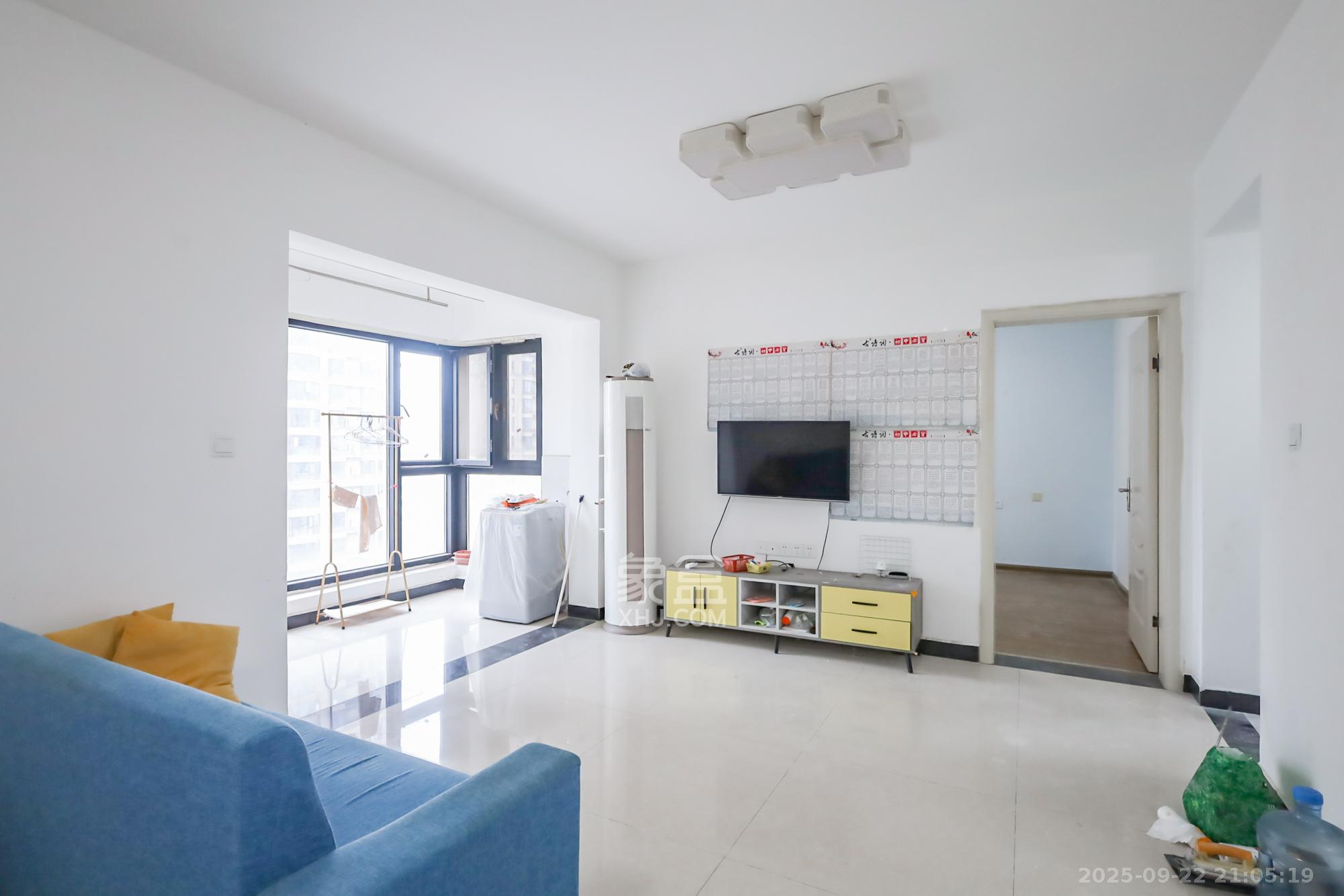 保利西海岸B区 3室2厅1卫 123.6万 保利西海岸B区 3室2厅1卫 123.6万客厅