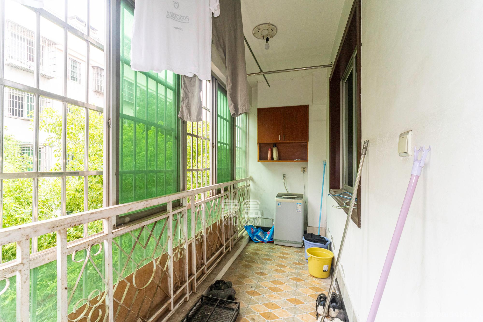 中南汽车世界  3室2厅2卫    38.8万阳台