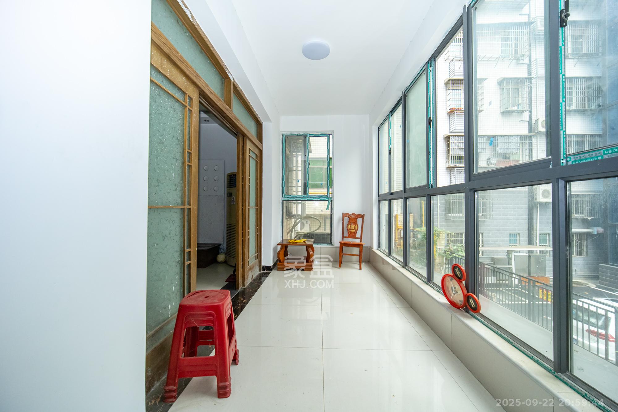 天星家园 4室2厅1卫 68.8万 天星家园 4室2厅1卫 68.8万阳台