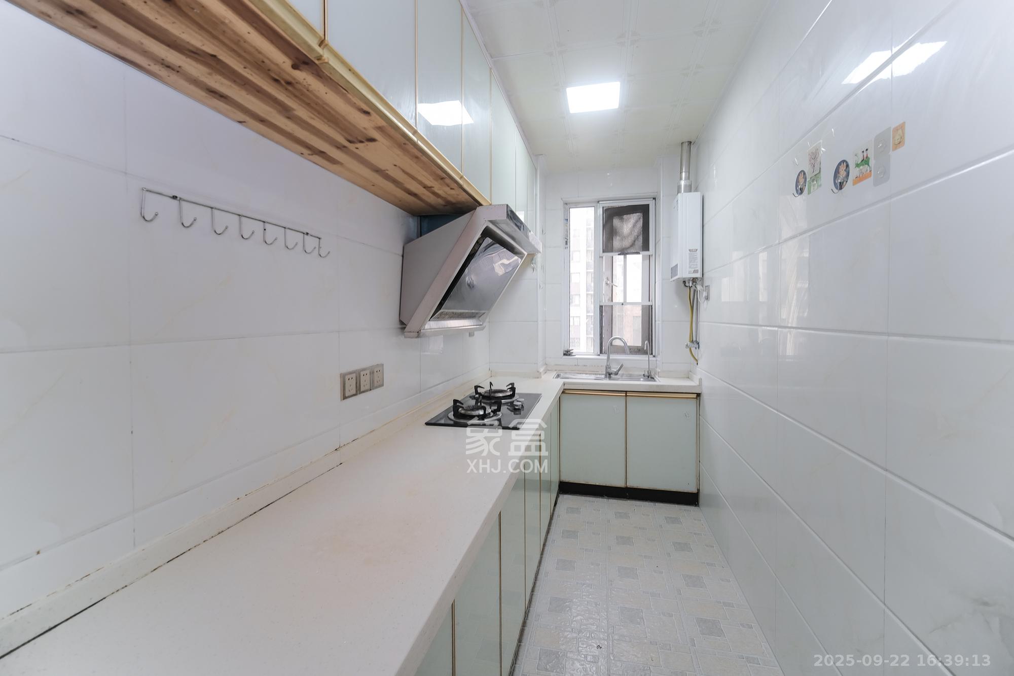 保利香槟国际 3室2厅2卫 76.0万 保利香槟国际 3室2厅2卫 76.0万厨房