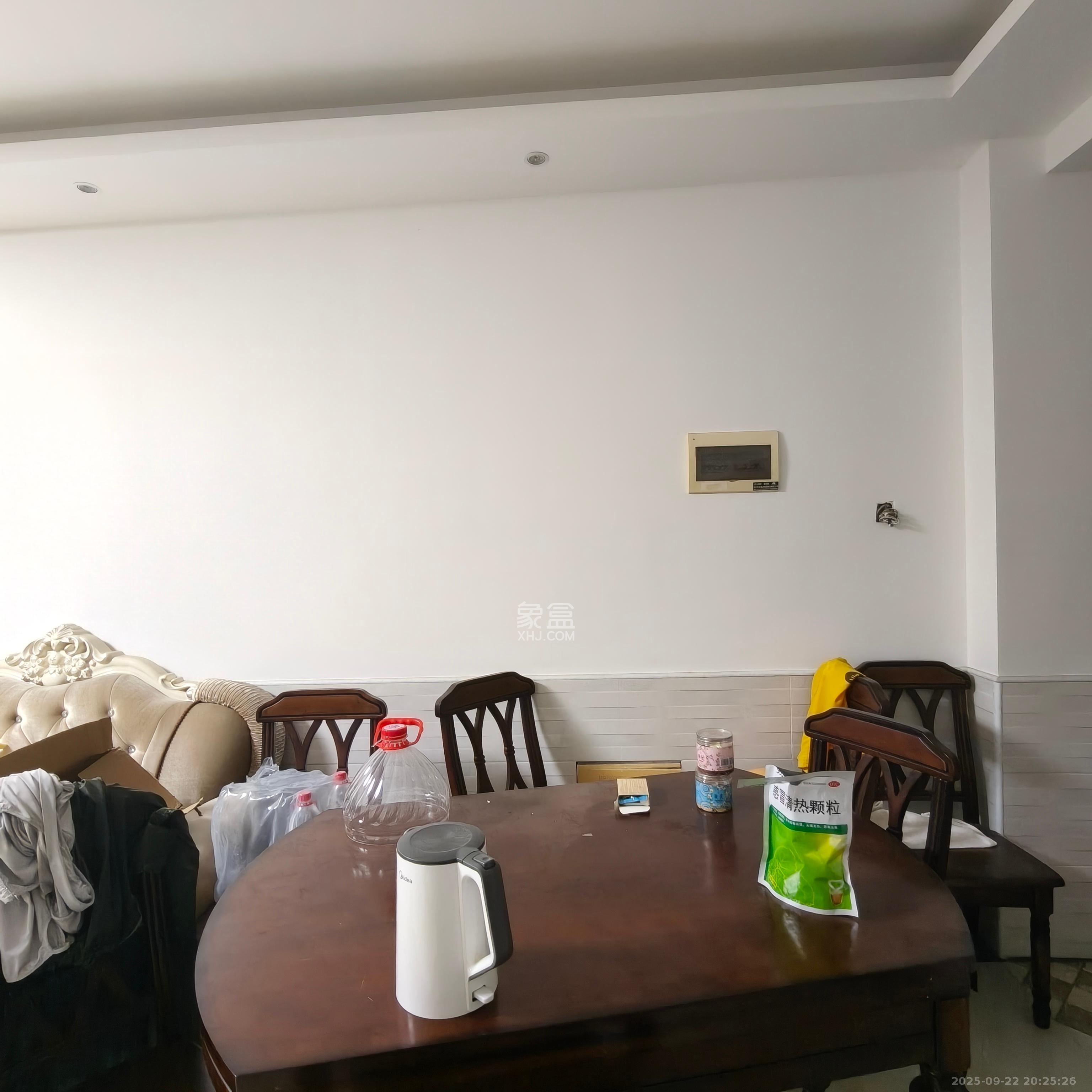 康斯丹郡(融程领秀佳园)  3室2厅1卫    2200.0元/月 康斯丹郡(融程领秀佳园)  3室2厅1卫    2200.0元/月室内图