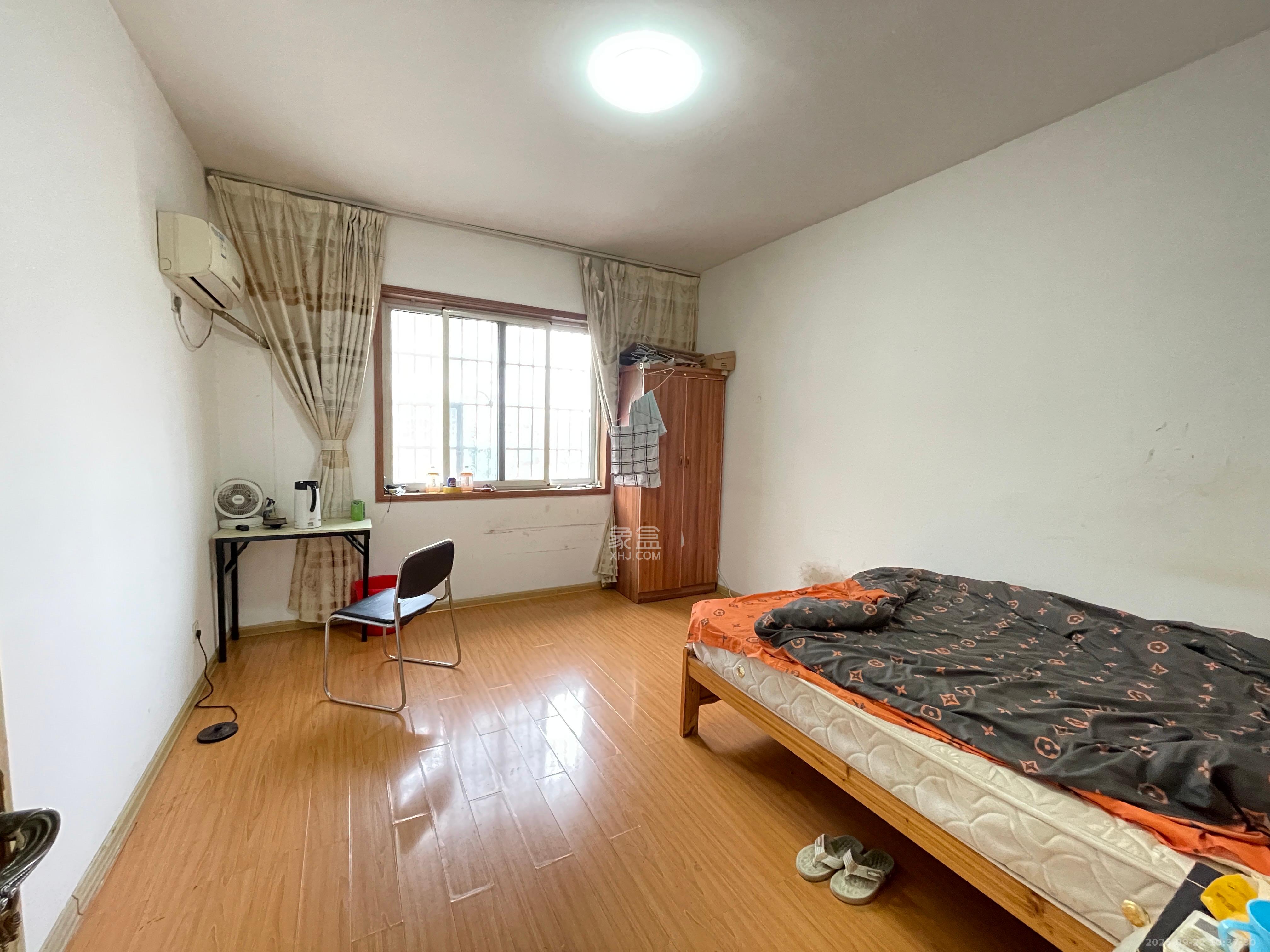 金鹰机电大市场 4室2厅2卫 2200.0元/月 金鹰机电大市场 4室2厅2卫 2200.0元/月室内图