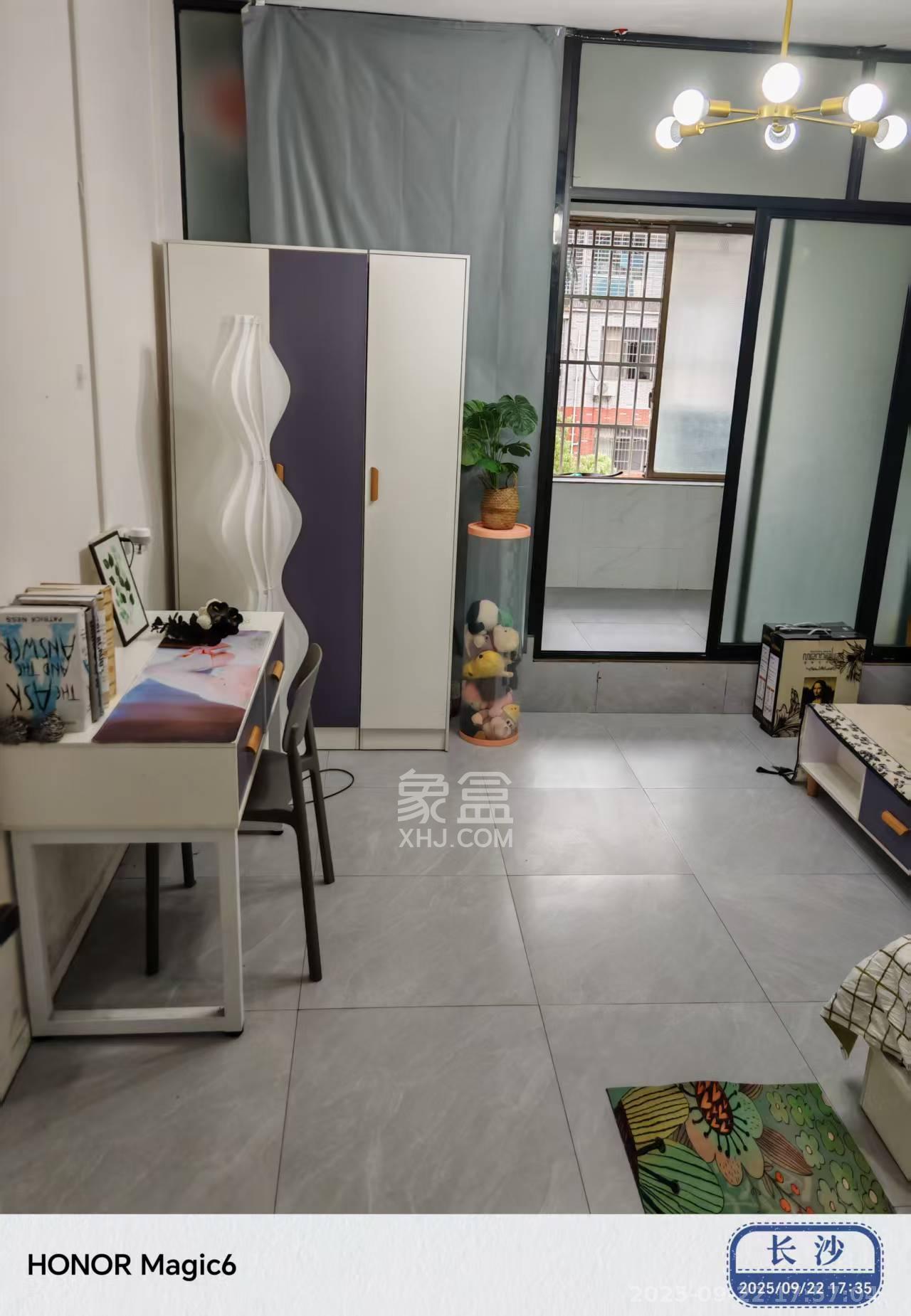 岳北社区 1室1厅1卫 1300.0元/月 岳北社区 1室1厅1卫 1300.0元/月室内图