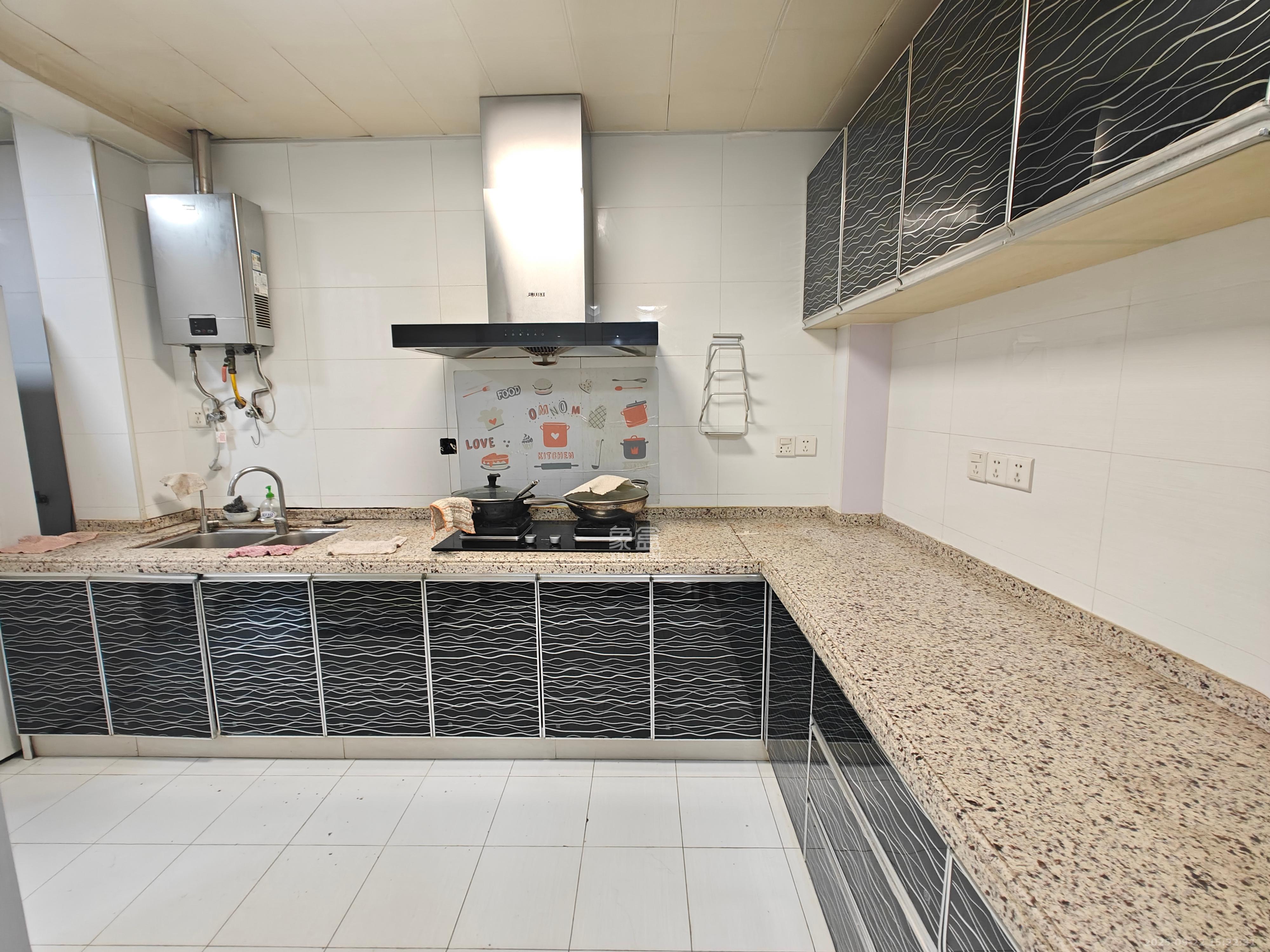 华润凤凰城三期  4室2厅2卫    3000.0元/月室内图