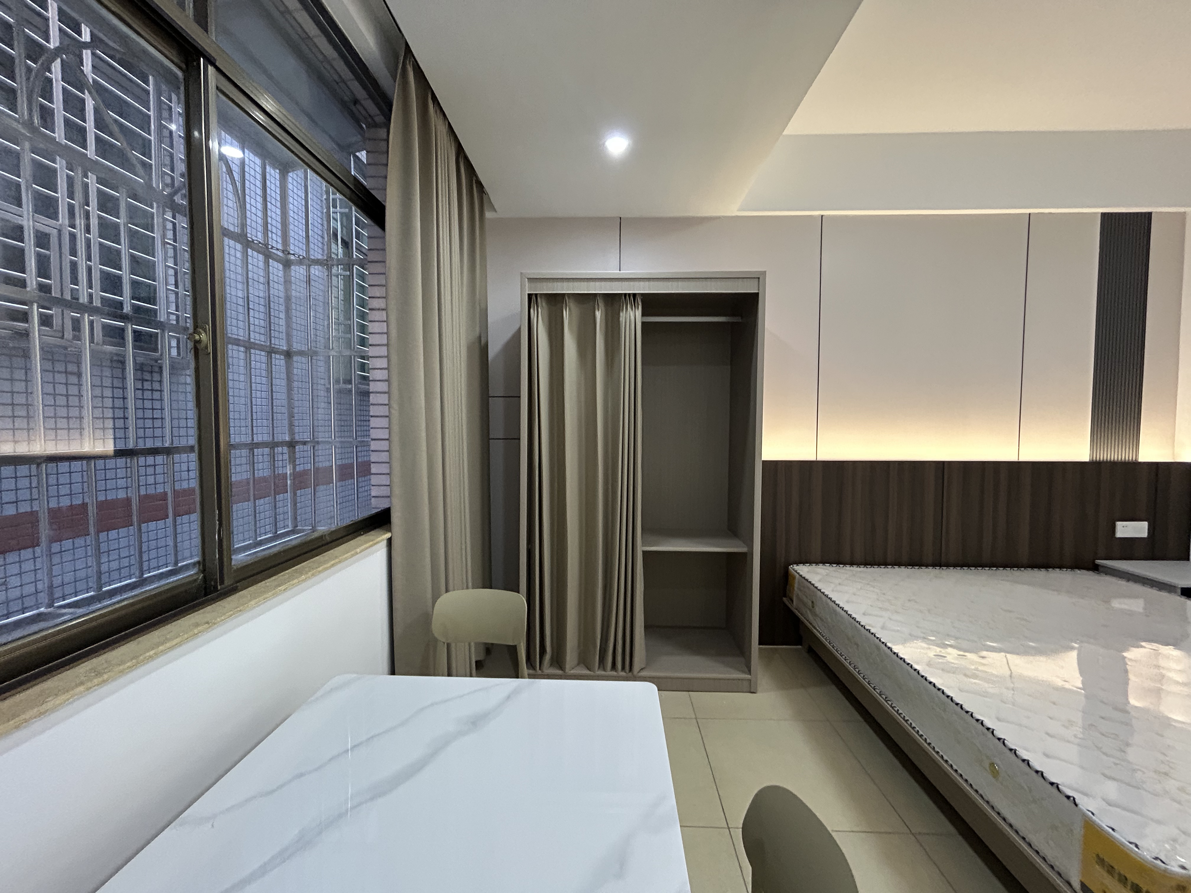 临轩阁公寓(龙湖）  1室0厅1卫    1200.0元/月