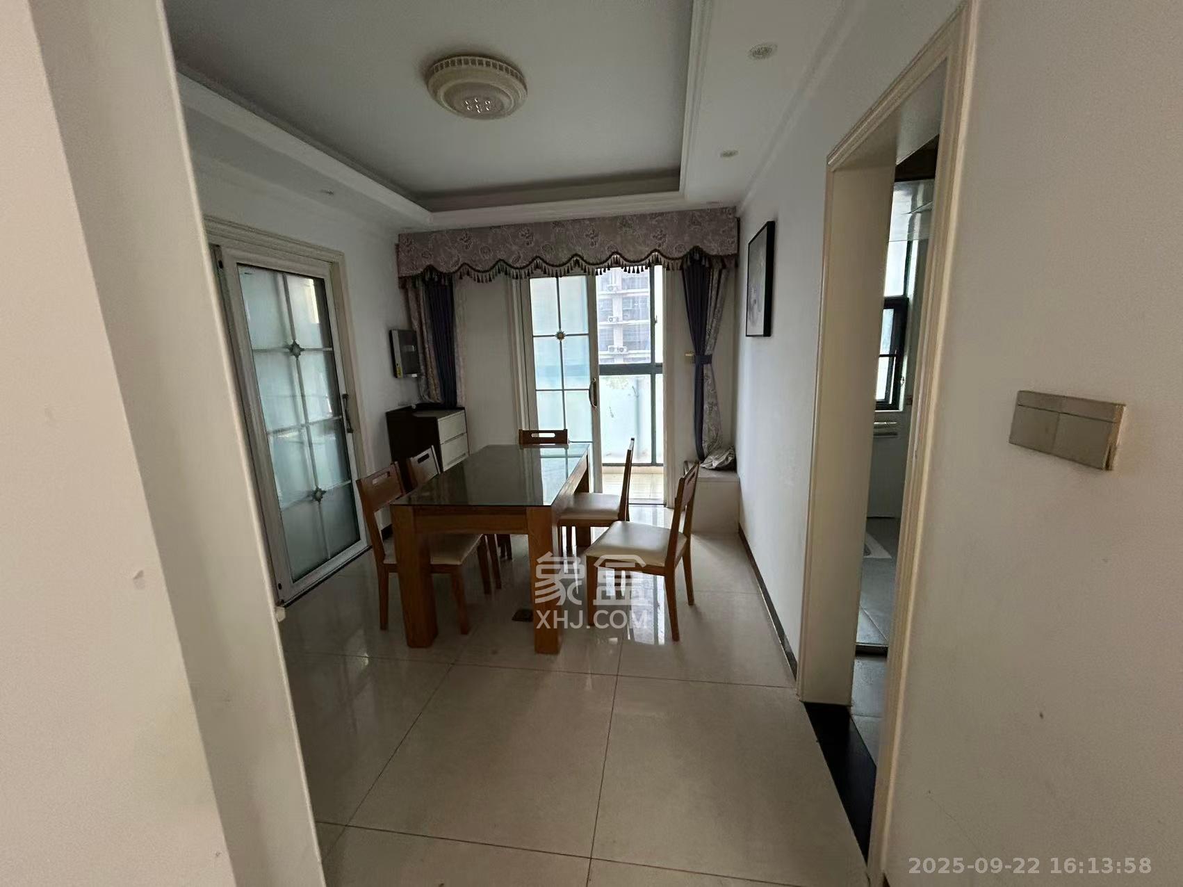 标志浪漫满屋(枫景公寓) 1室2厅1卫 2800.0元/月 标志浪漫满屋(枫景公寓) 1室2厅1卫 2800.0元/月室内图