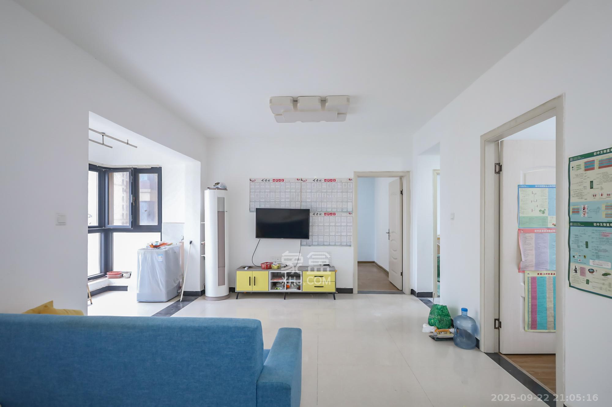 保利西海岸B区 3室2厅1卫 123.6万 保利西海岸B区 3室2厅1卫 123.6万客厅