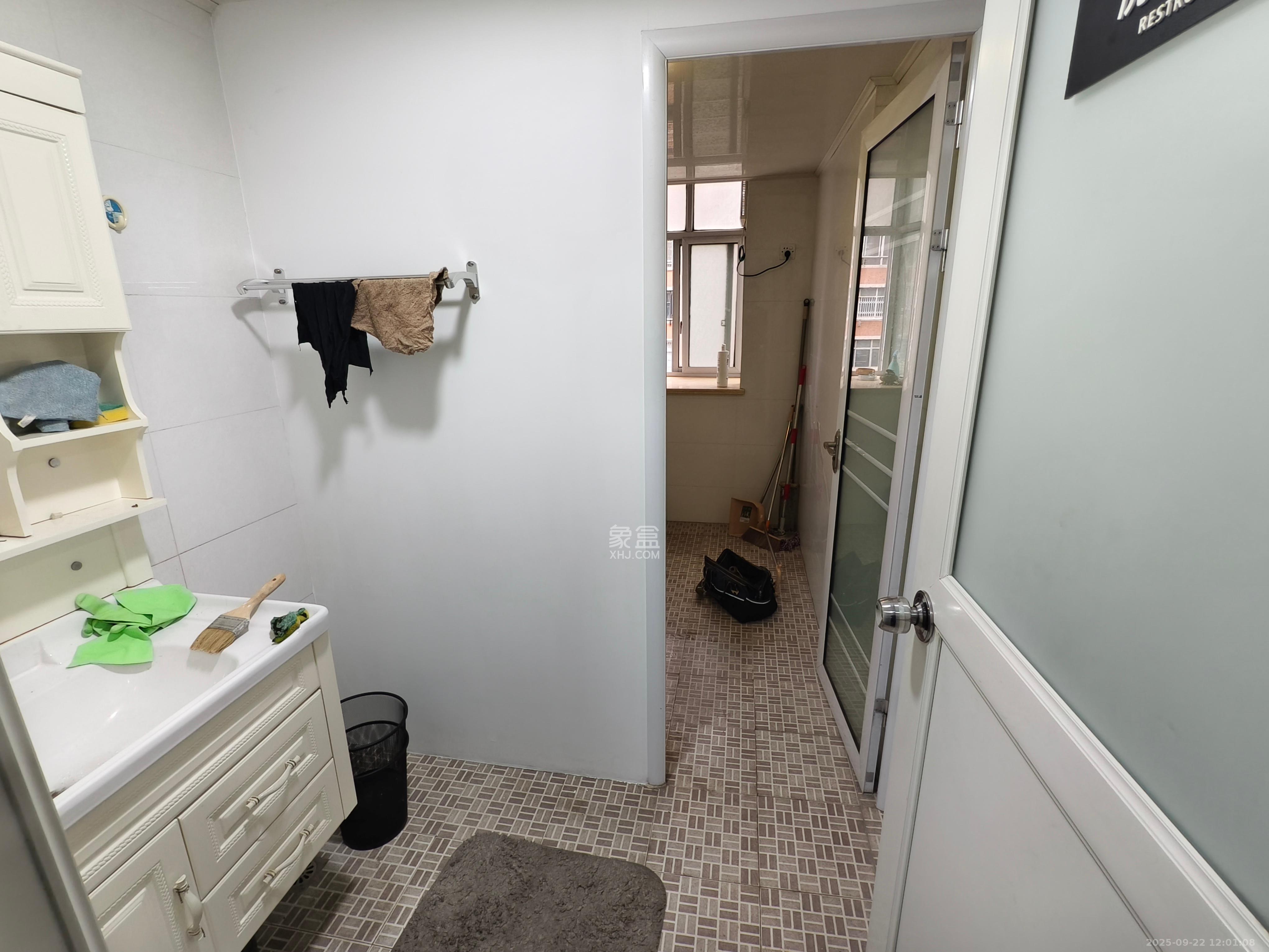 湘林家园(湘林小区电梯房) 4室2厅2卫 4200.0元/月 湘林家园(湘林小区电梯房) 4室2厅2卫 4200.0元/月室内图