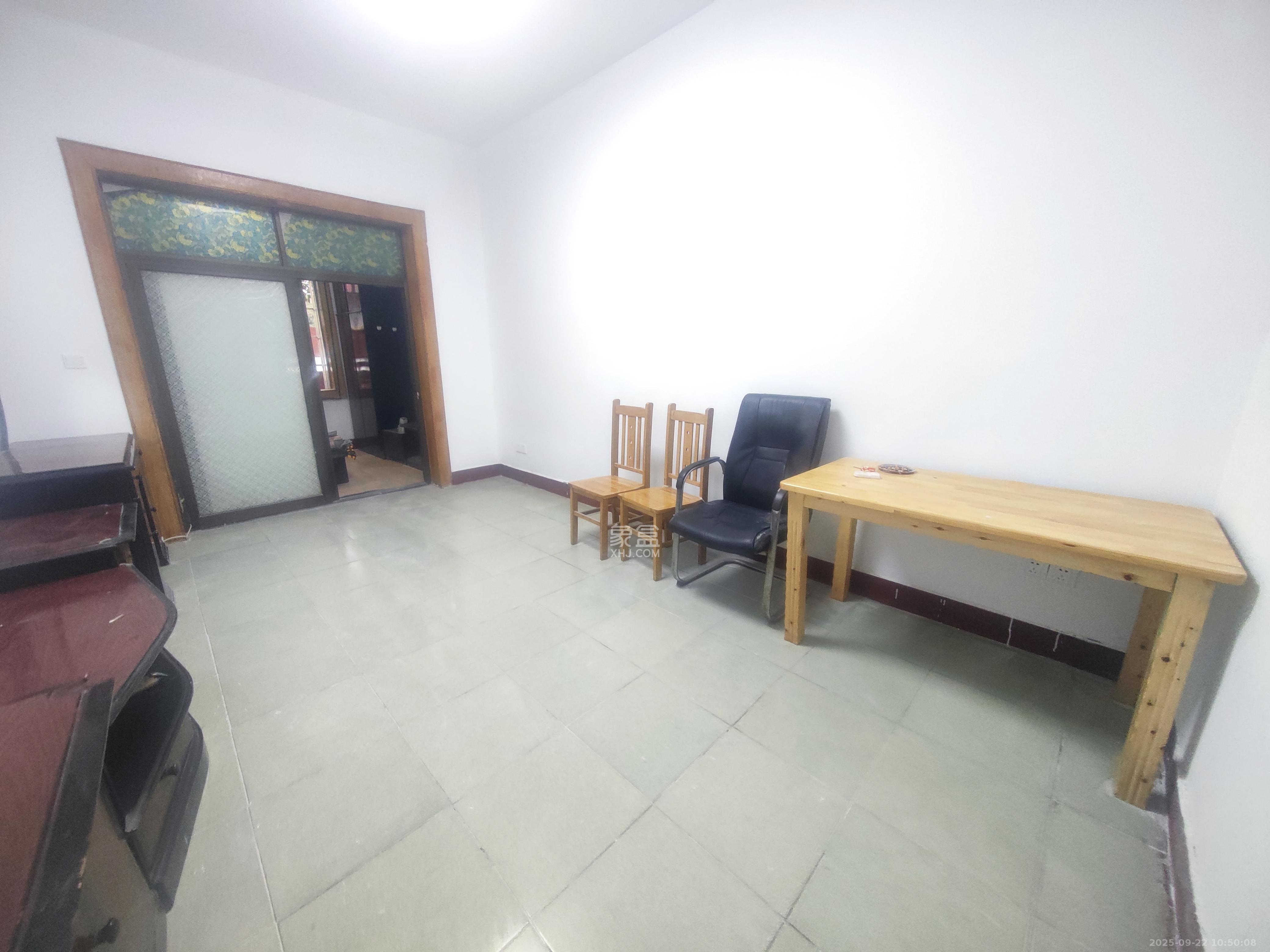 人民中路窑岭湘剧院单位房  2室1厅1卫    1500.0元/月室内图