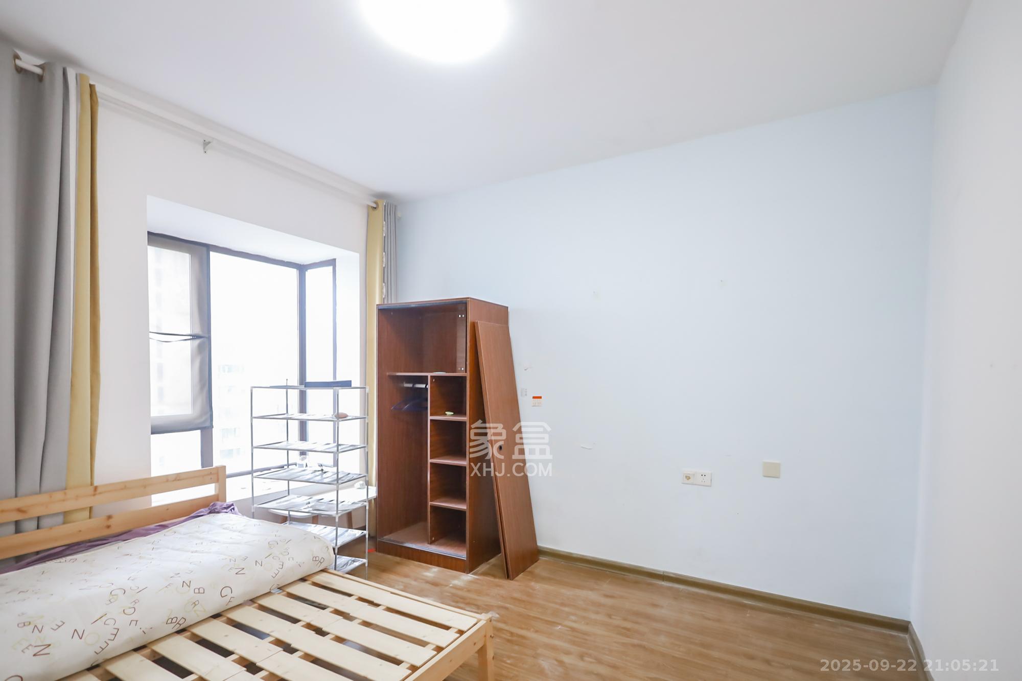 保利西海岸B区 3室2厅1卫 123.6万 保利西海岸B区 3室2厅1卫 123.6万卧室