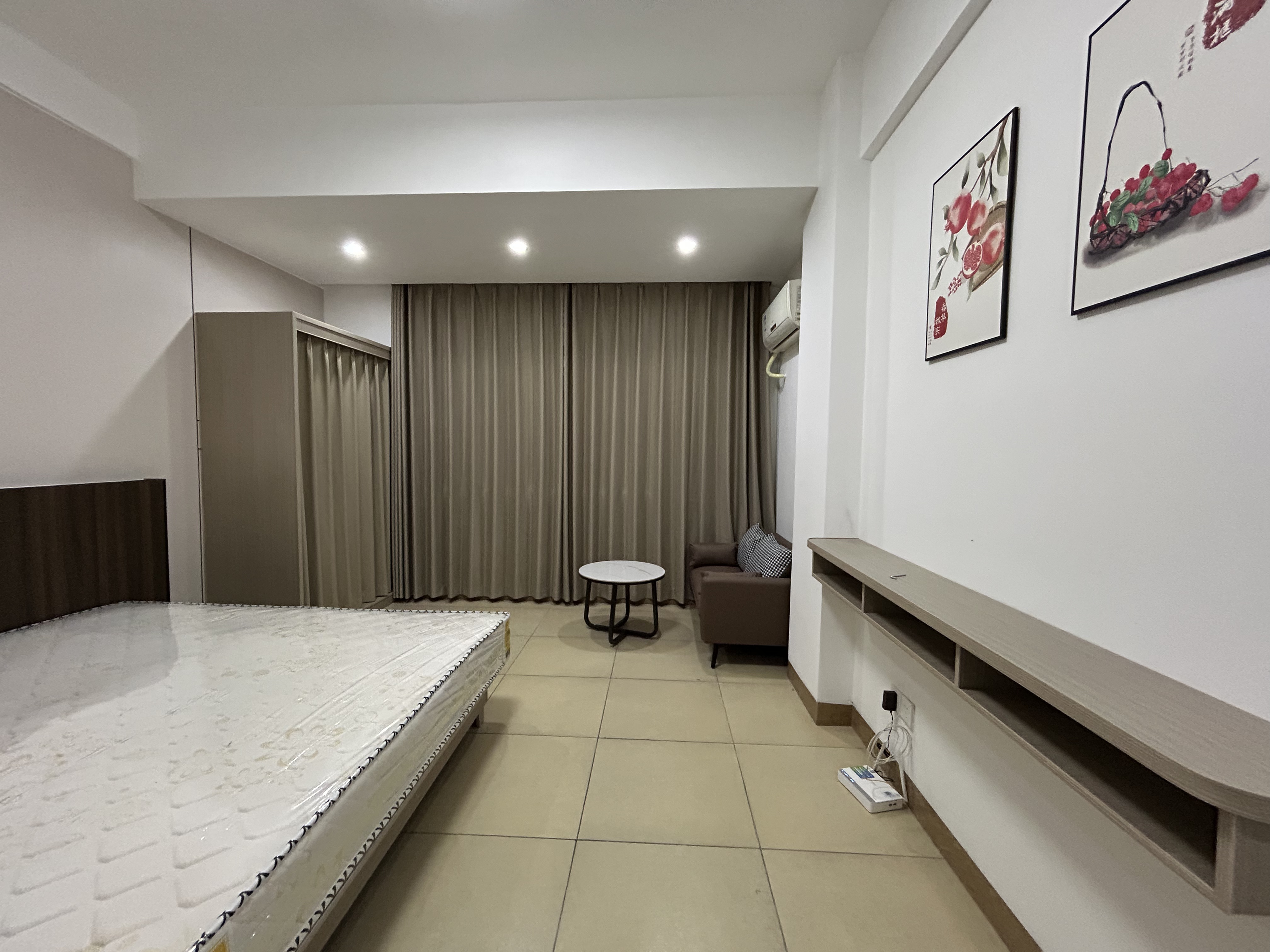 临轩阁公寓(龙湖）  1室0厅1卫    1200.0元/月