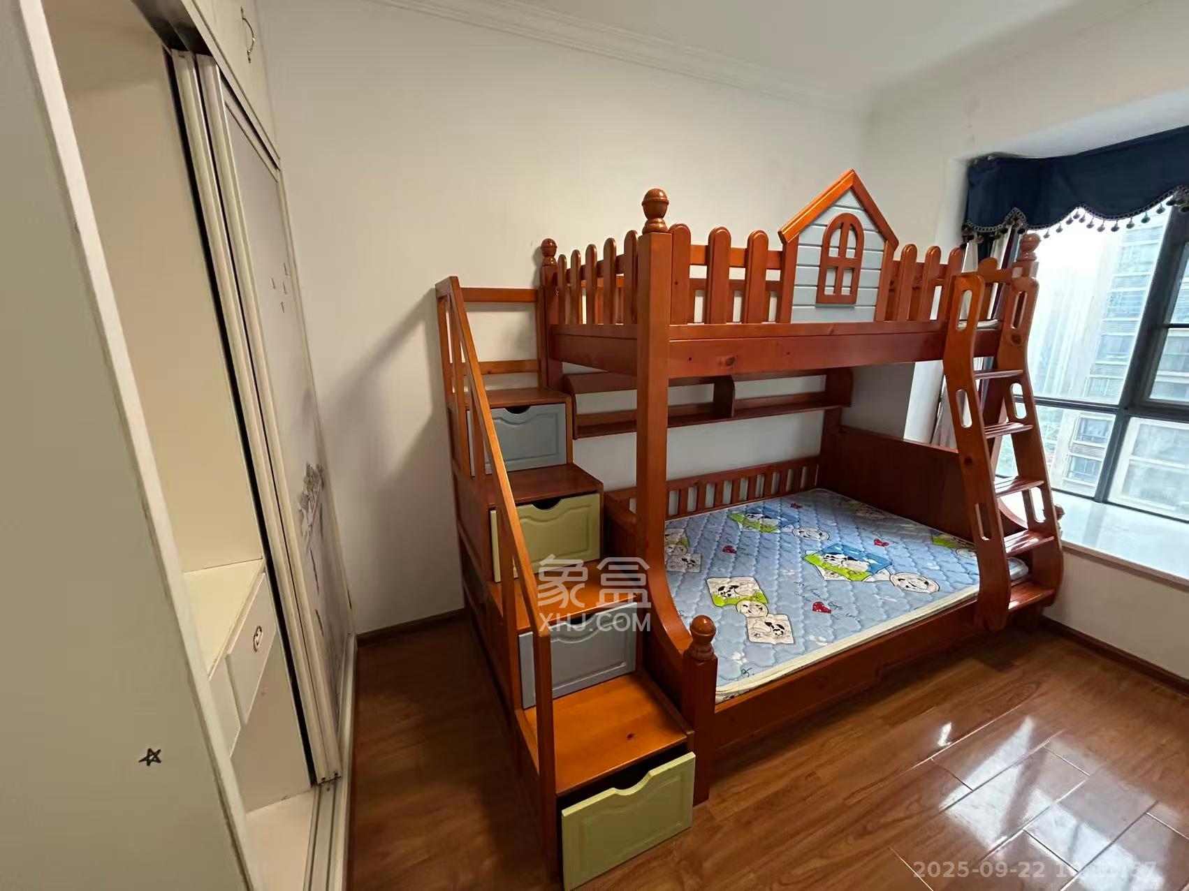 标志浪漫满屋（枫景公寓）  1室2厅1卫    2800.0元/月室内图