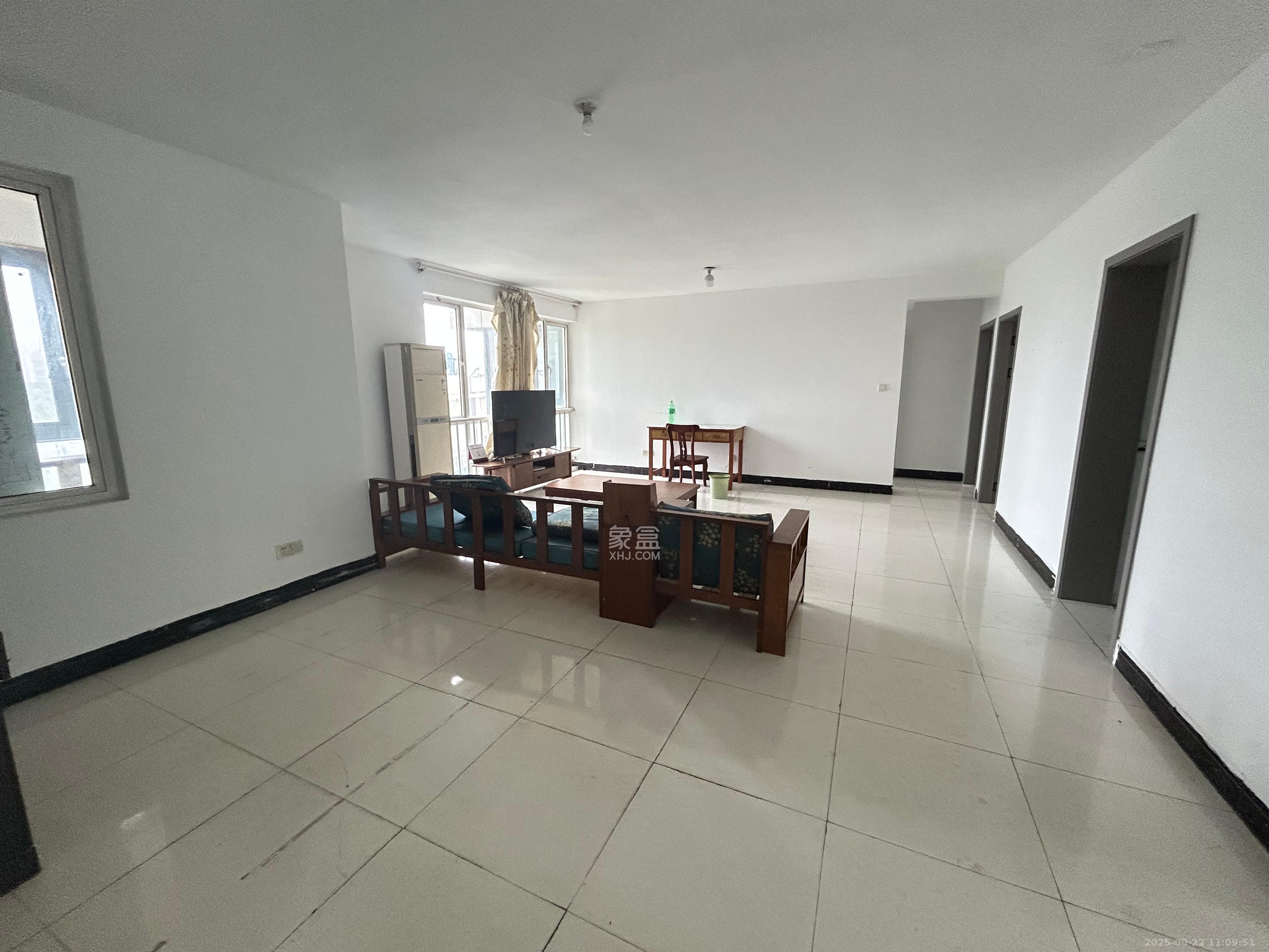 湘麓国际 3室0厅0卫 2700.0元/月 湘麓国际 3室0厅0卫 2700.0元/月室内图