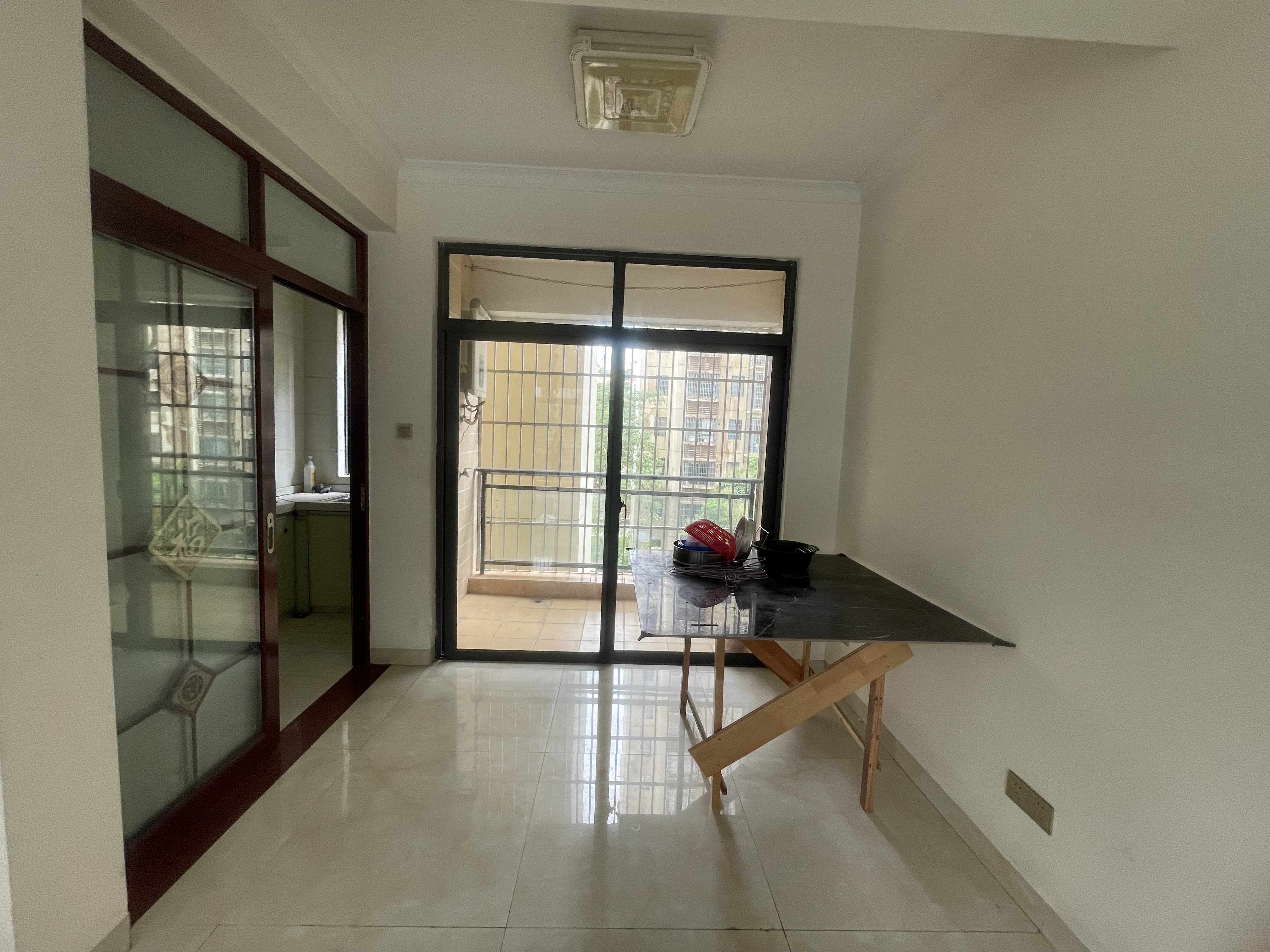 南国中心(琼山区椰航路) 2室2厅1卫 2000.0元/月 南国中心(琼山区椰航路) 2室2厅1卫 2000.0元/月室内图