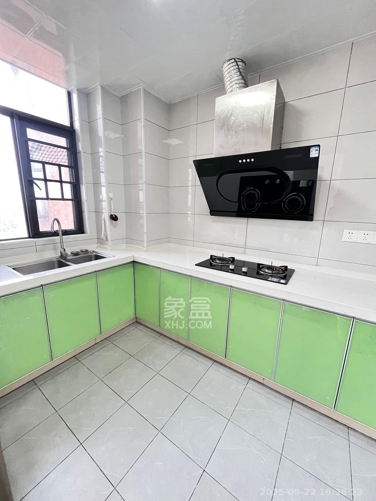 恒生碧水龙庭  3室2厅2卫    2400.0元/月室内图