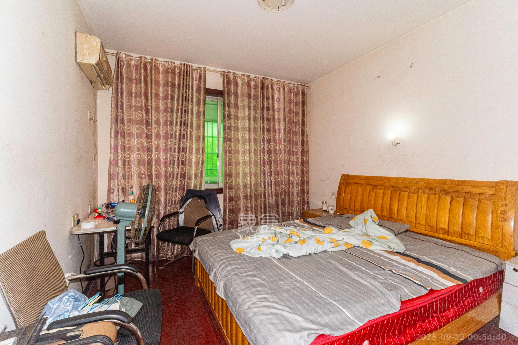 中南汽车世界  3室2厅2卫    38.8万卧室