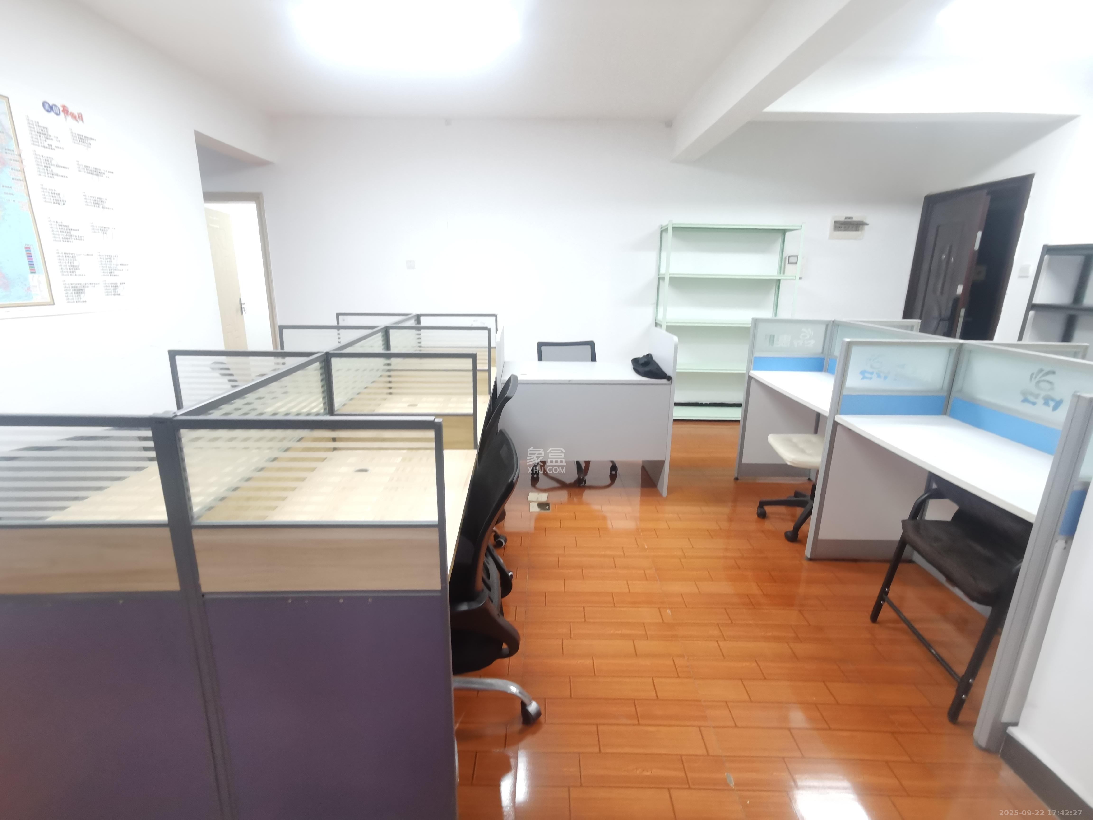 湘腾城市广场 3室2厅1卫 3500.0元/月 湘腾城市广场 3室2厅1卫 3500.0元/月室内图