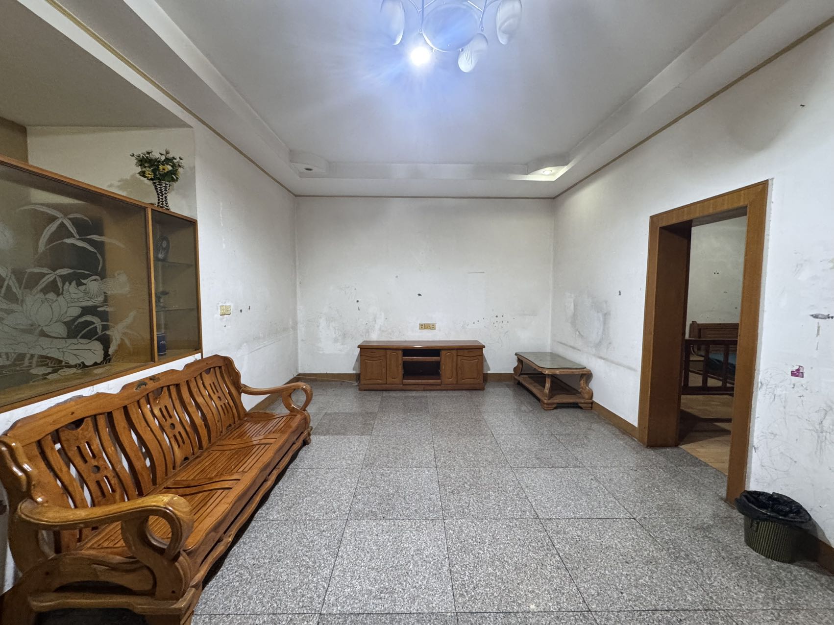 洞井商贸城 3室2厅1卫 1200.0元/月 洞井商贸城 3室2厅1卫 1200.0元/月户型图