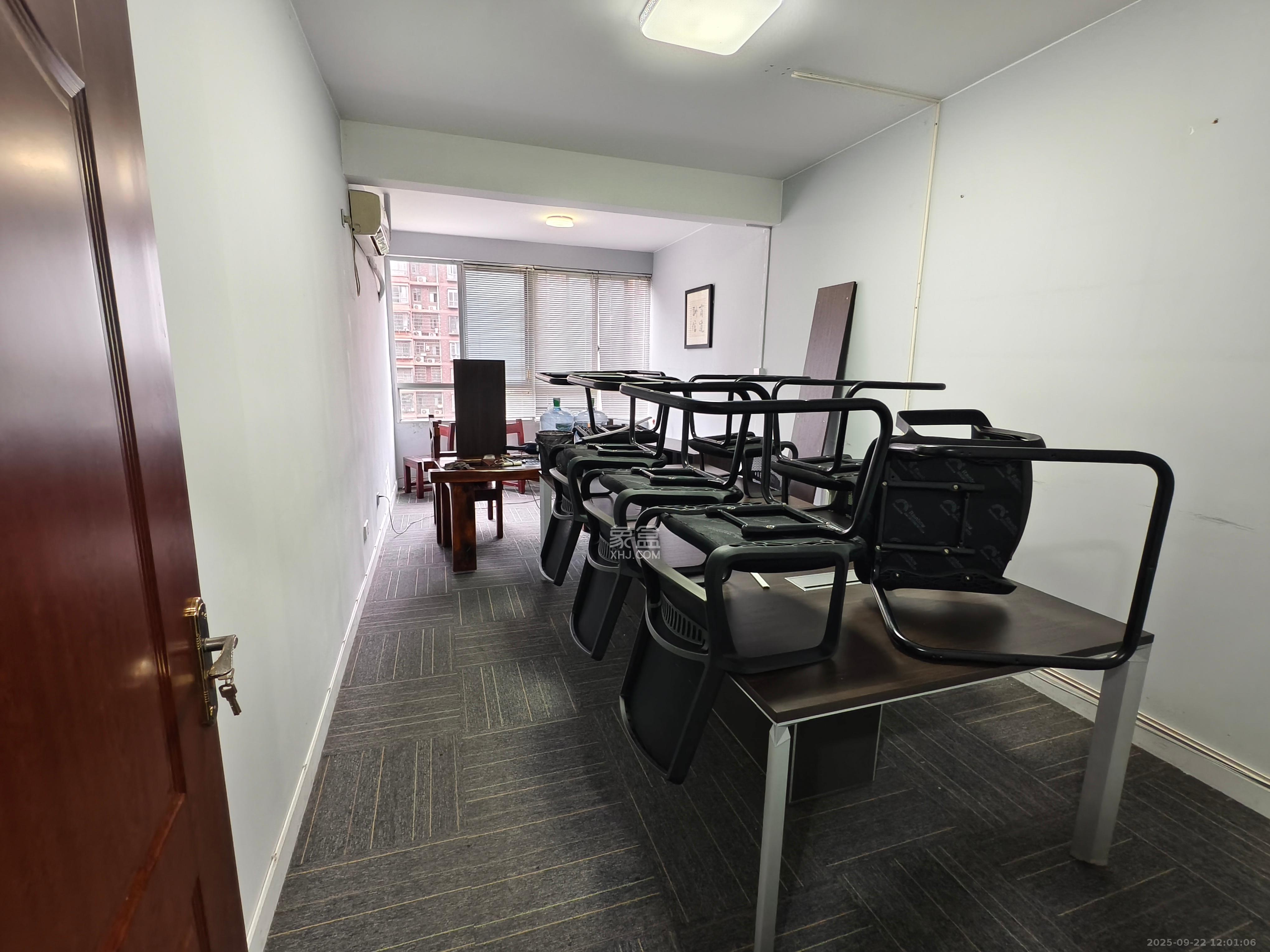 湘林家园(湘林小区电梯房) 4室2厅2卫 4200.0元/月 湘林家园(湘林小区电梯房) 4室2厅2卫 4200.0元/月室内图