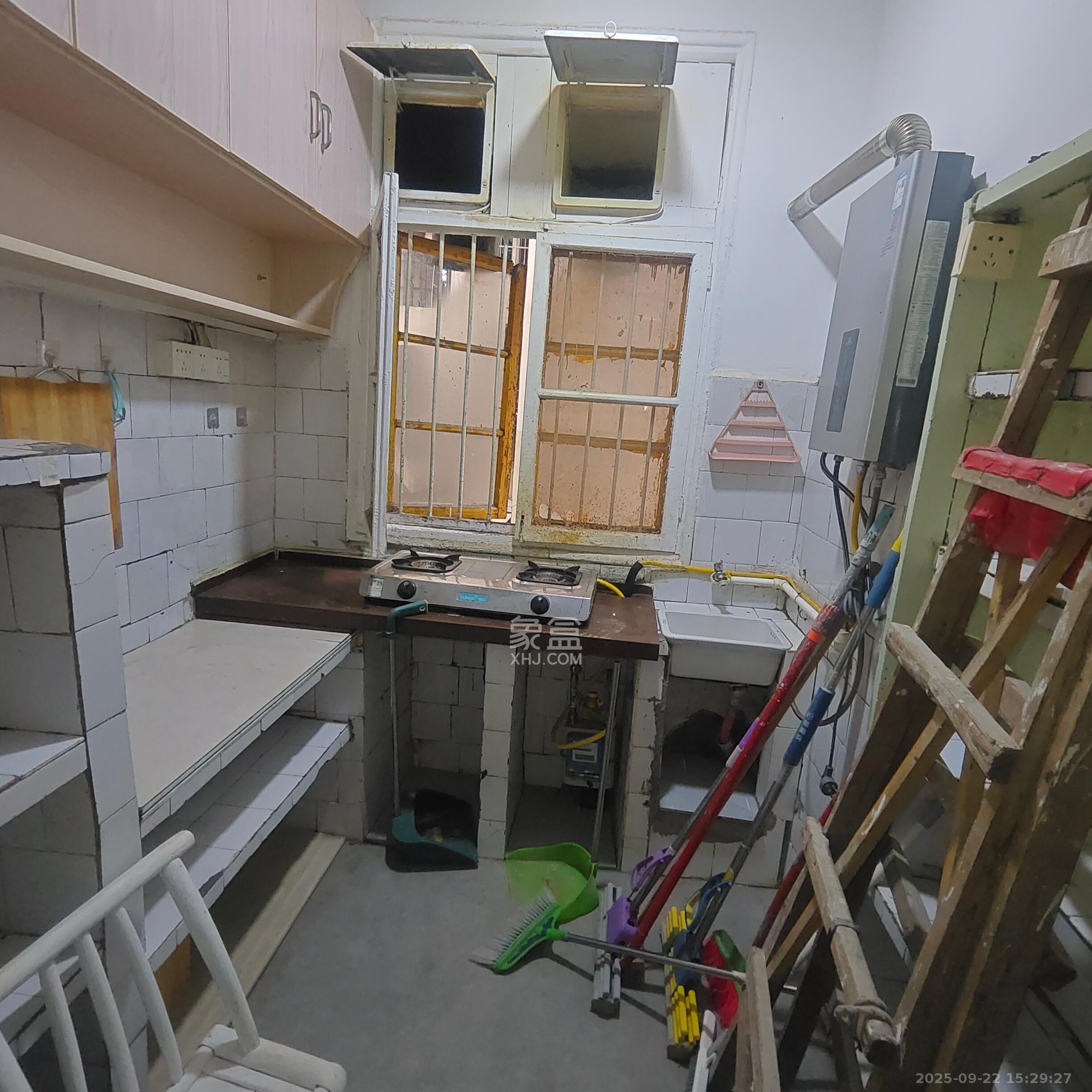 市直属机关宿舍  2室1厅1卫    1500.0元/月室内图