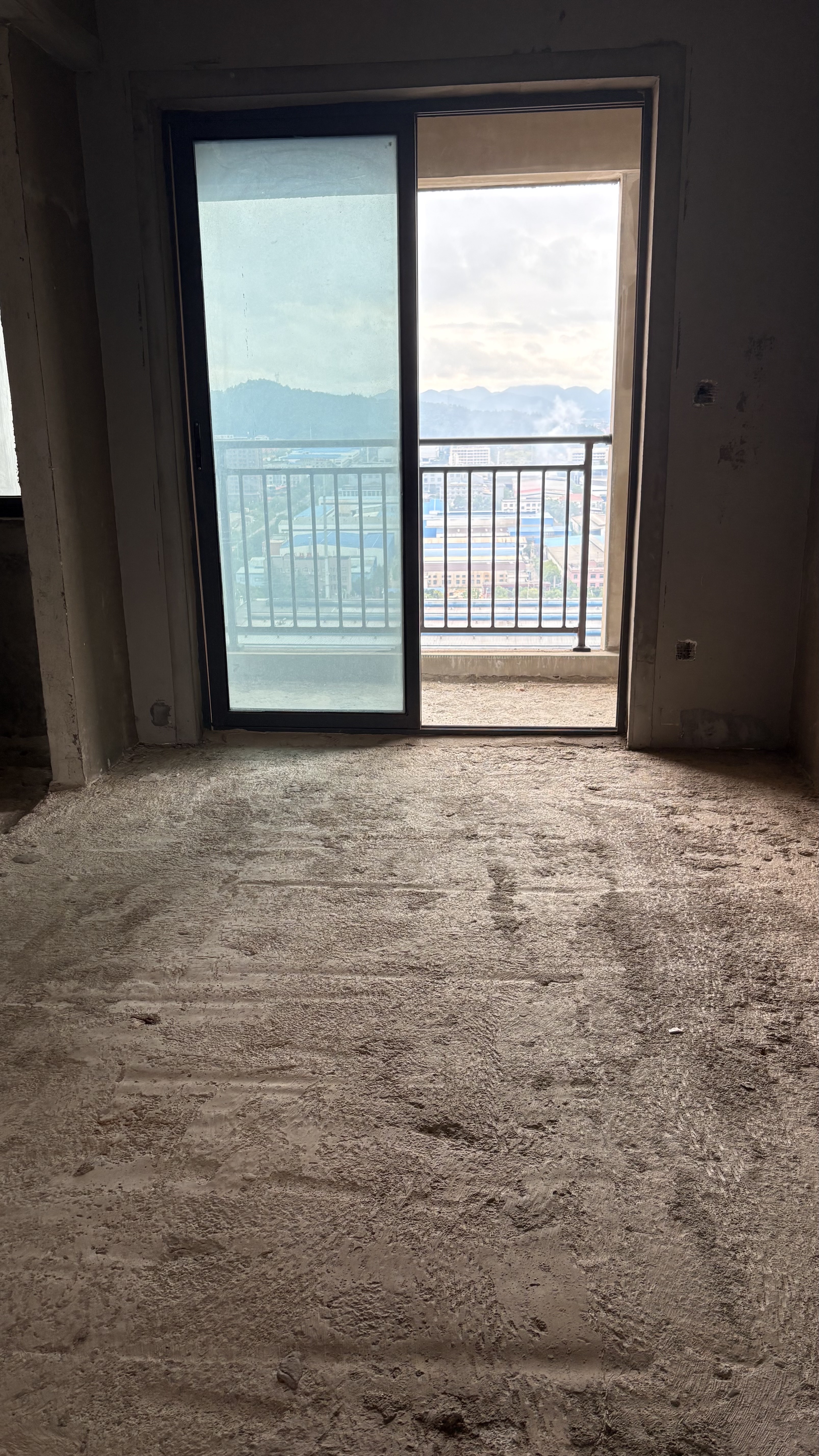 三一街区  3室2厅2卫    50.0万
