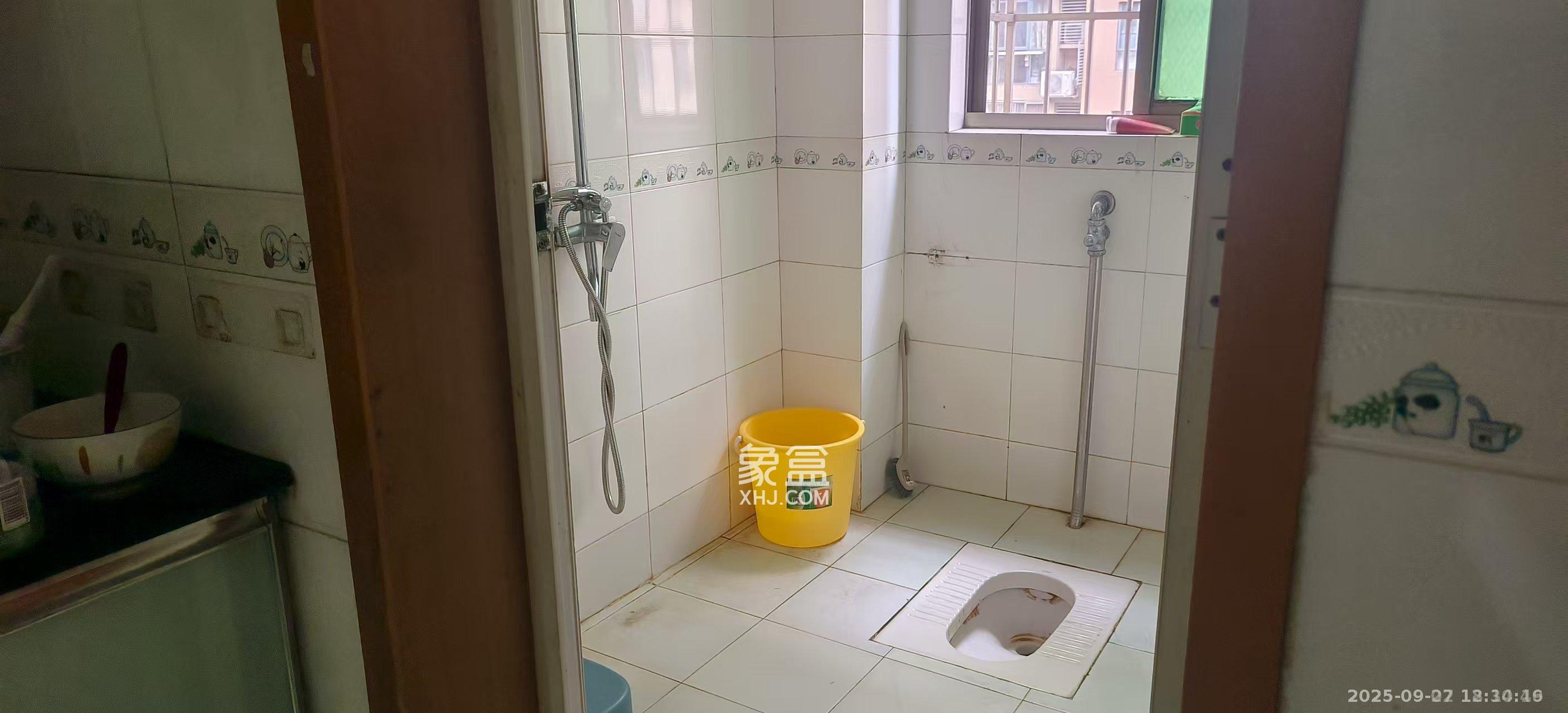 宏轩花苑  3室2厅2卫   2500.00元/月室内图