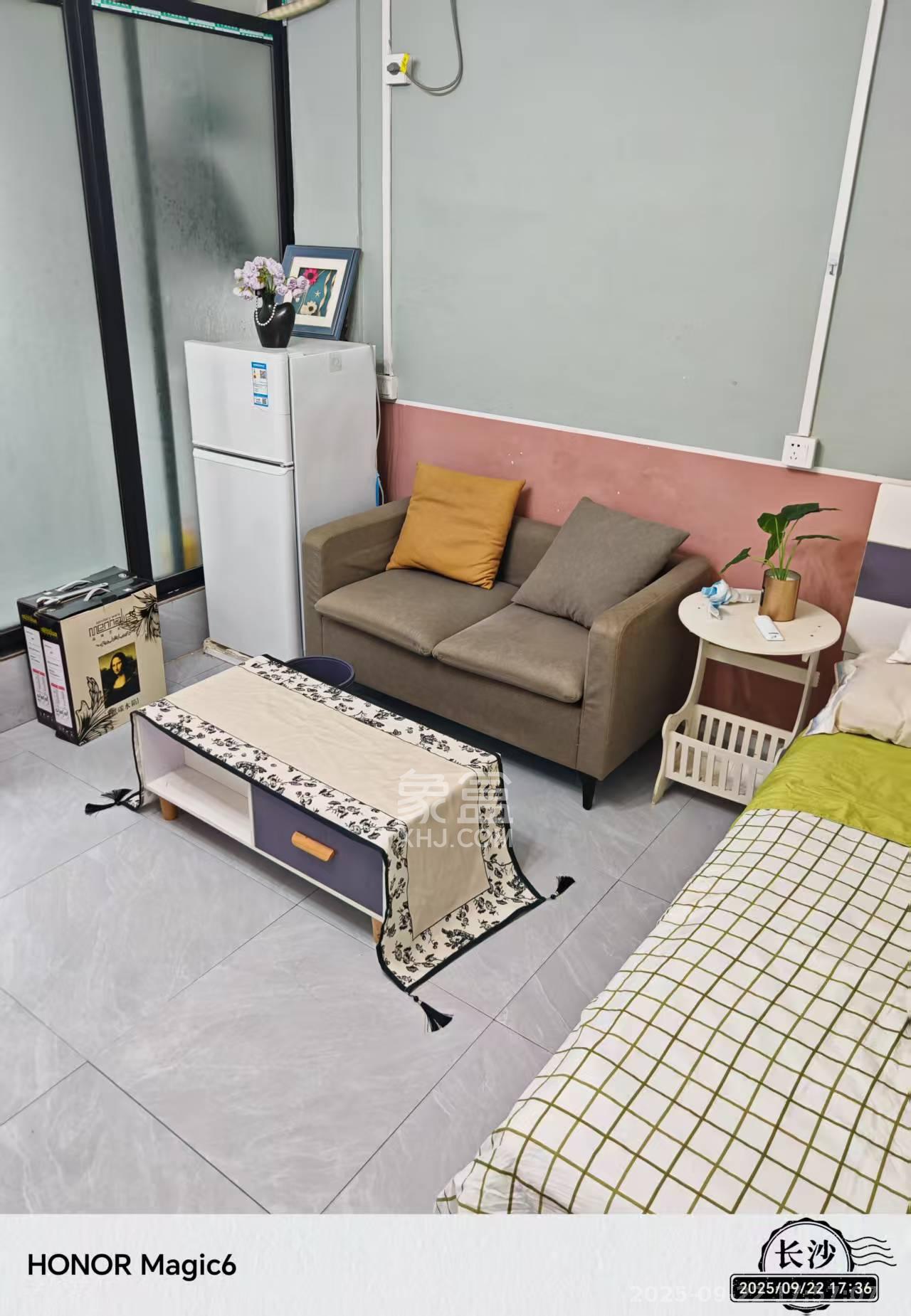 岳北社区  1室1厅1卫    1300.0元/月室内图