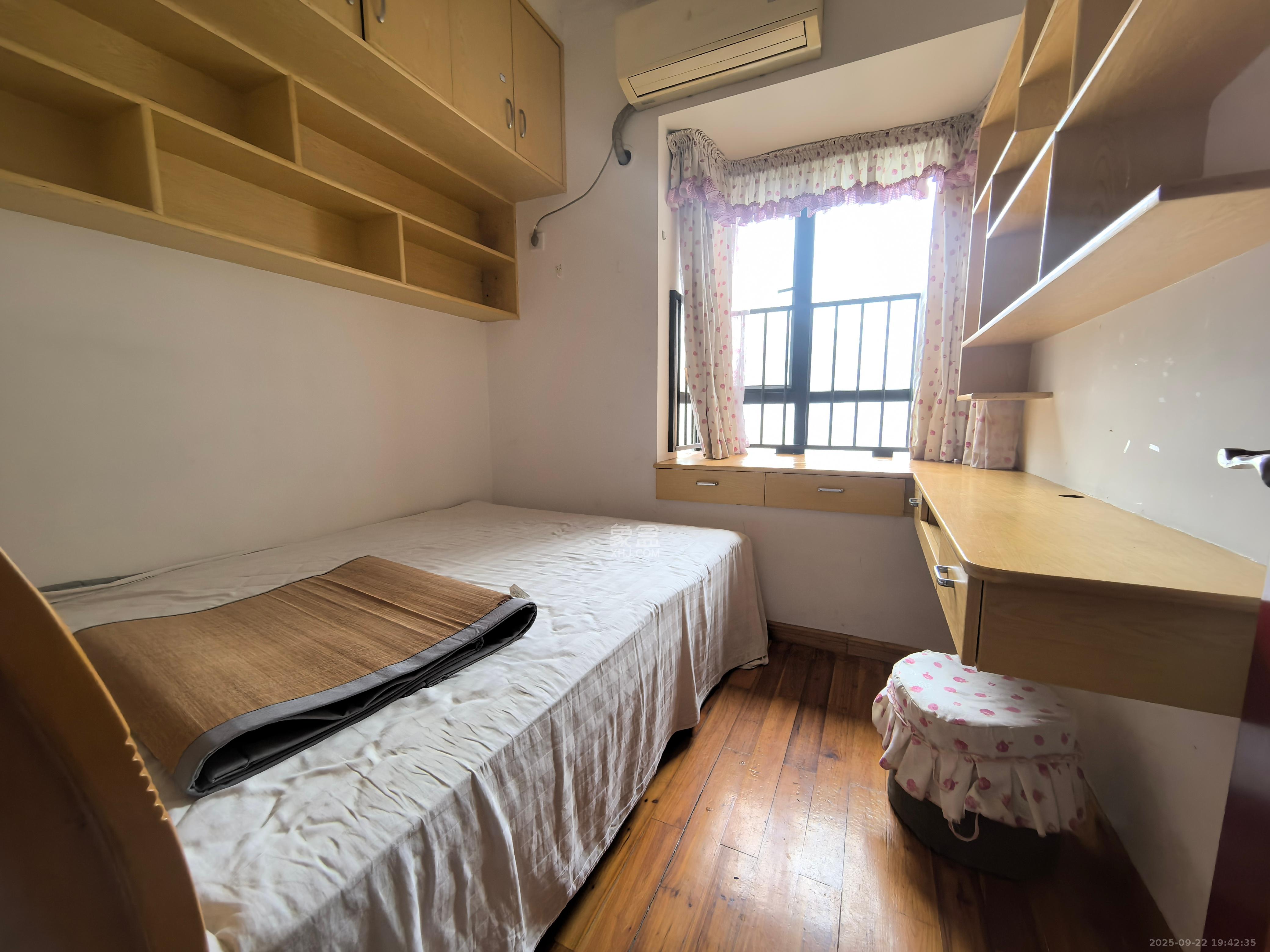 莱茵城 3室2厅1卫 2000.0元/月 莱茵城 3室2厅1卫 2000.0元/月室内图