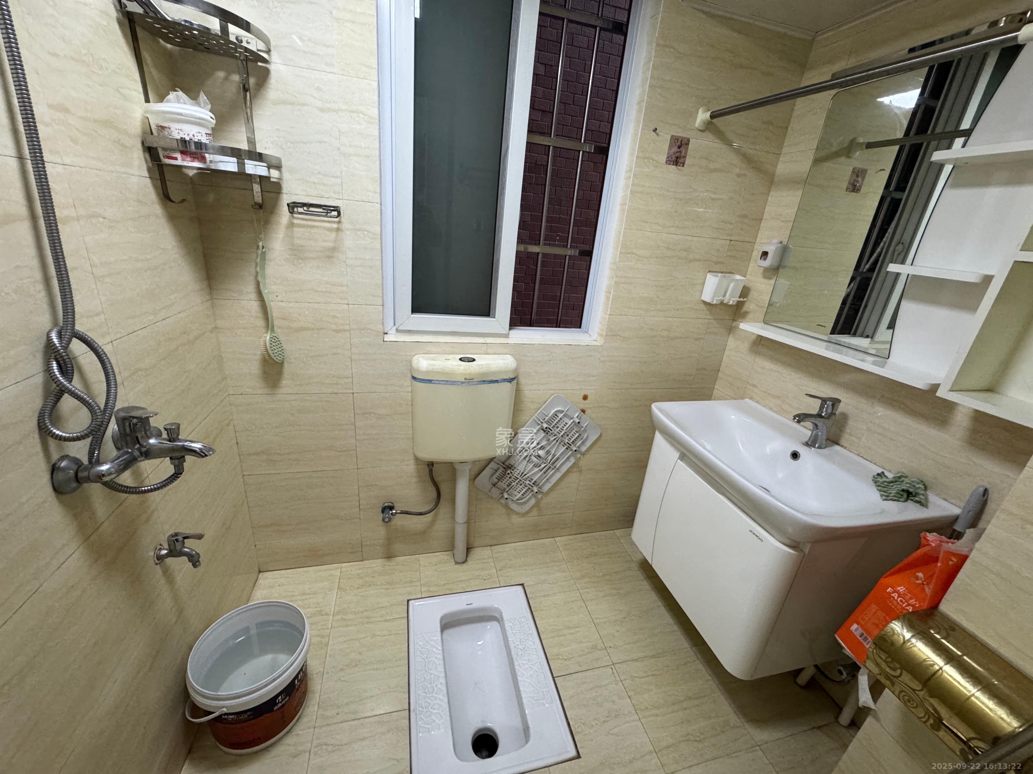 泊林晶城 3室2厅1卫 1800.0元/月 泊林晶城 3室2厅1卫 1800.0元/月室内图