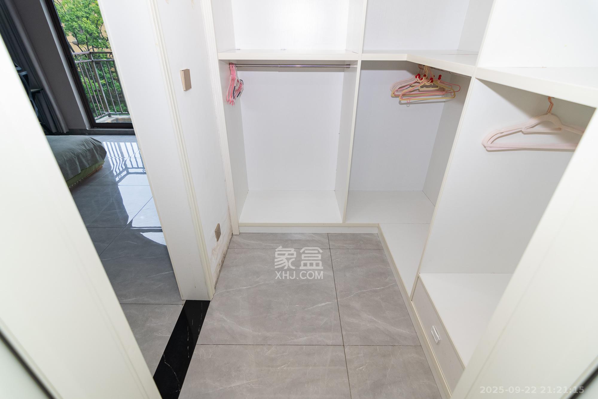 金地三千府(金地湖山樾、金地自在城)  4室2厅2卫    350.0万 金地三千府(金地湖山樾、金地自在城)  4室2厅2卫    350.0万其他