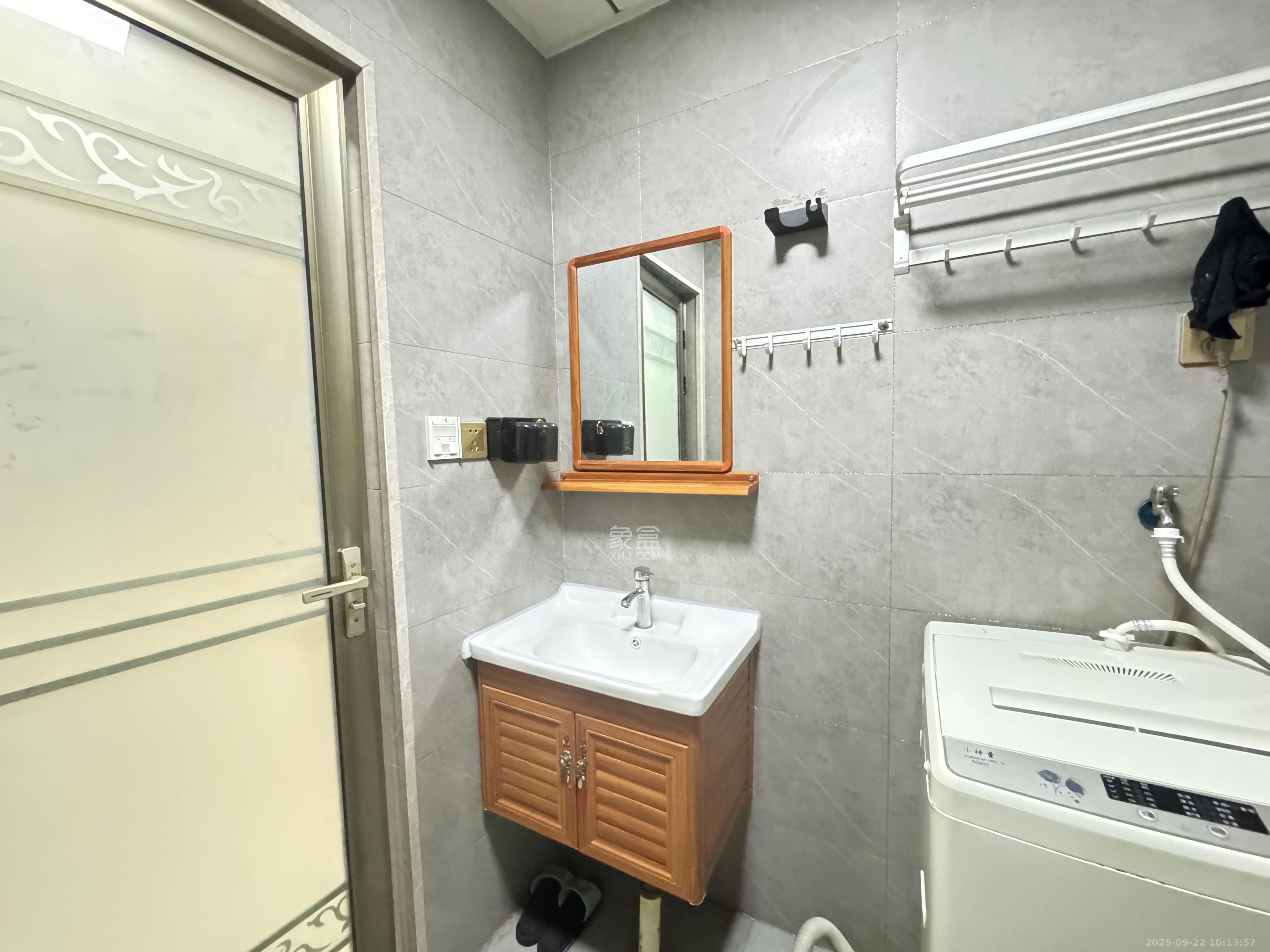 芙蓉万国城MOMA（卓越汇富苑）  1室1厅1卫    1350.0元/月室内图