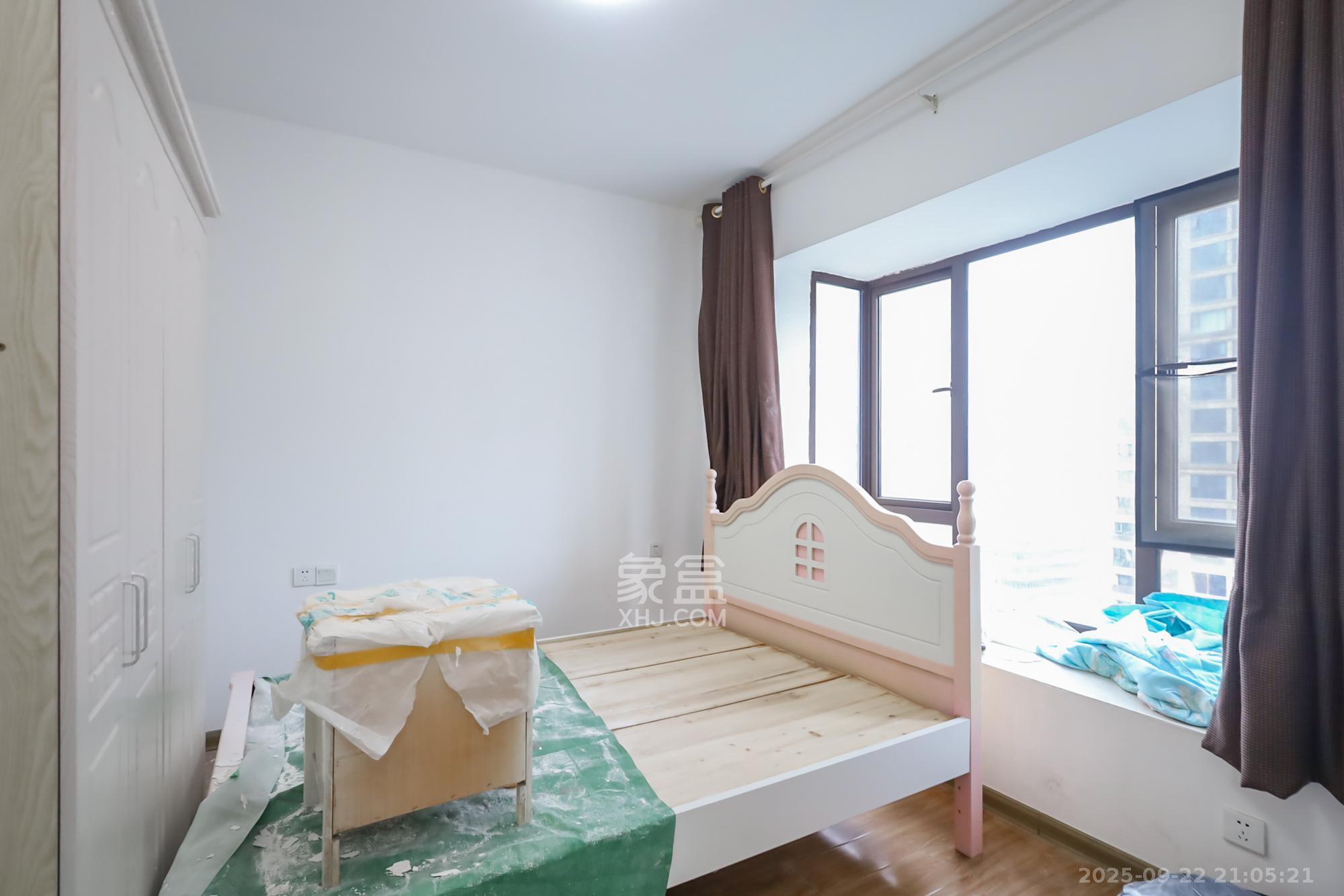 保利西海岸B区 3室2厅1卫 123.6万 保利西海岸B区 3室2厅1卫 123.6万卧室