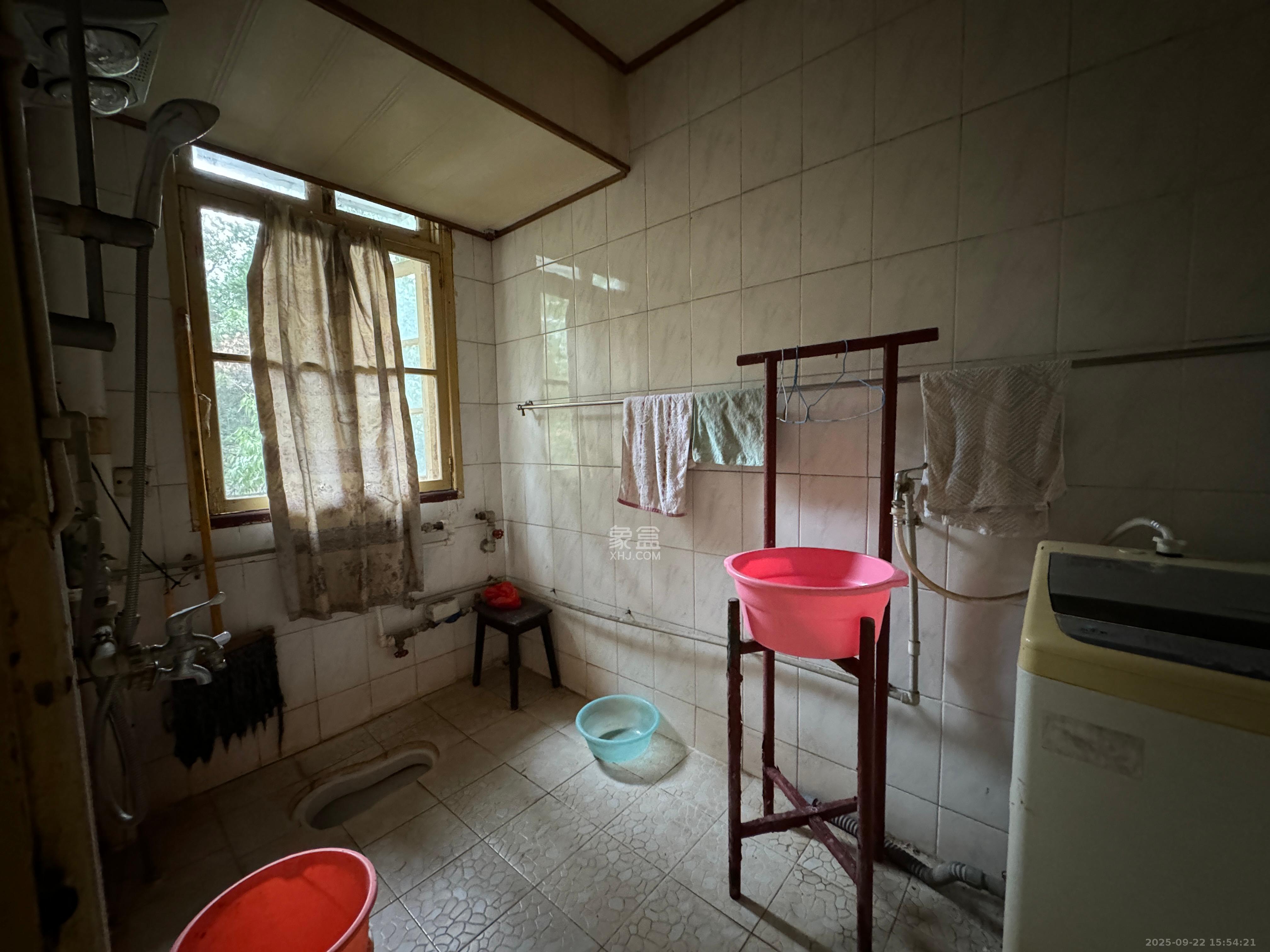 林科院单位房(湘林小区楼梯房) 3室1厅1卫 1600.0元/月 林科院单位房(湘林小区楼梯房) 3室1厅1卫 1600.0元/月室内图