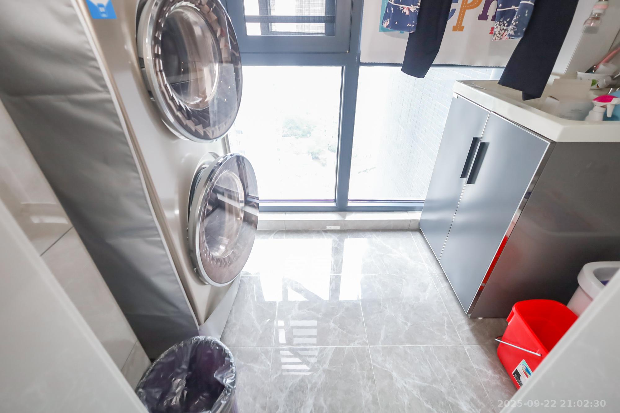 保利天禧D区  3室2厅2卫    196.0万阳台