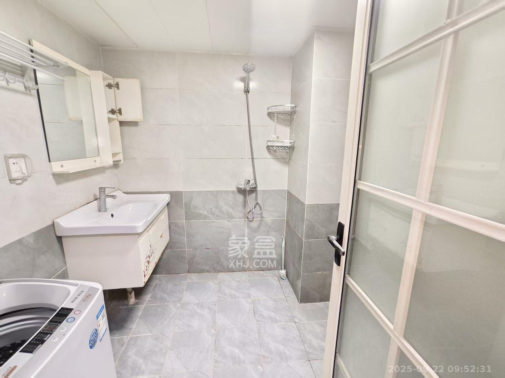 鑫远玲珑  1室1厅1卫    1400.0元/月室内图