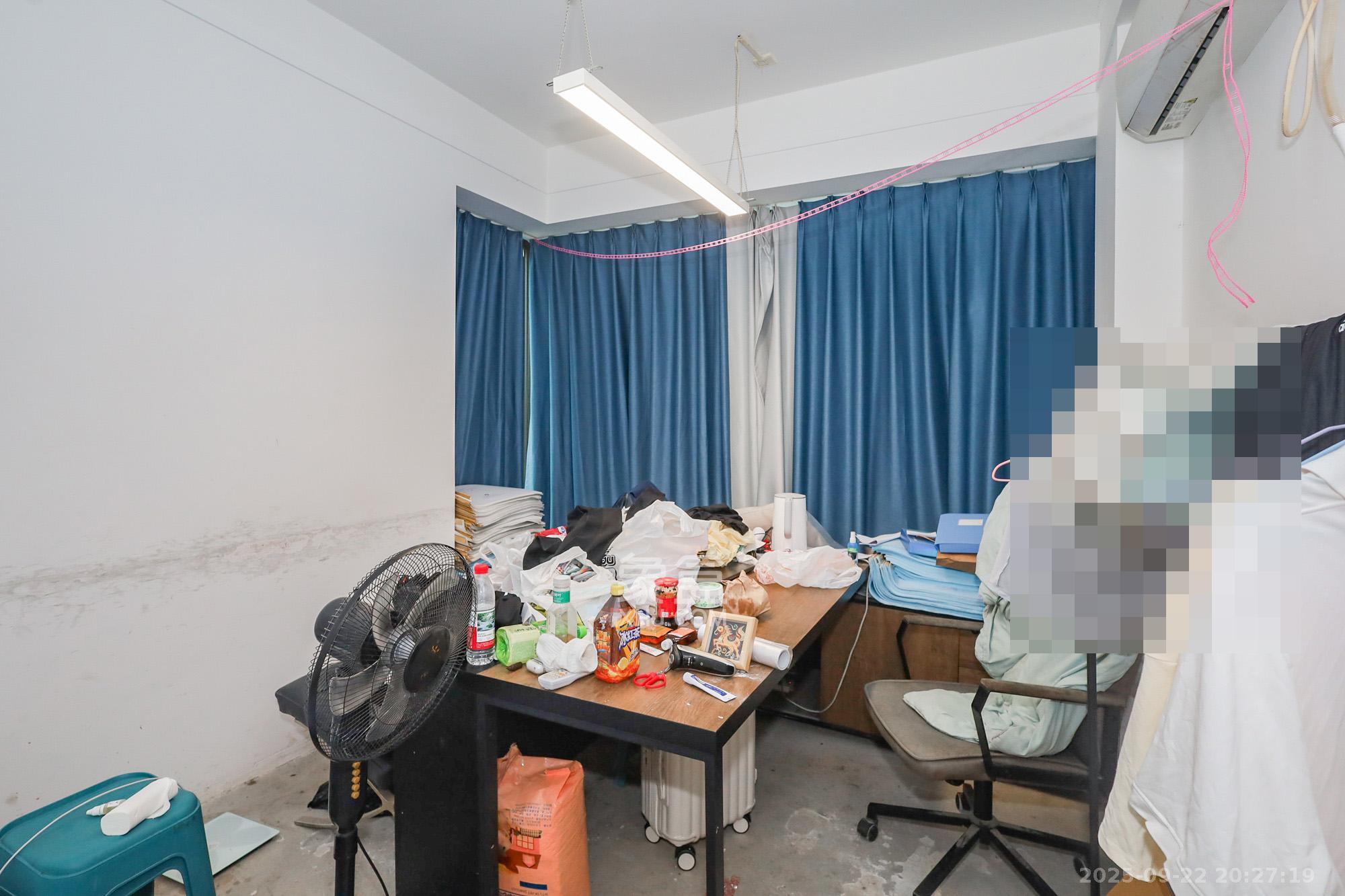 远洋外滩壹号  4室2厅2卫    428.0万卧室