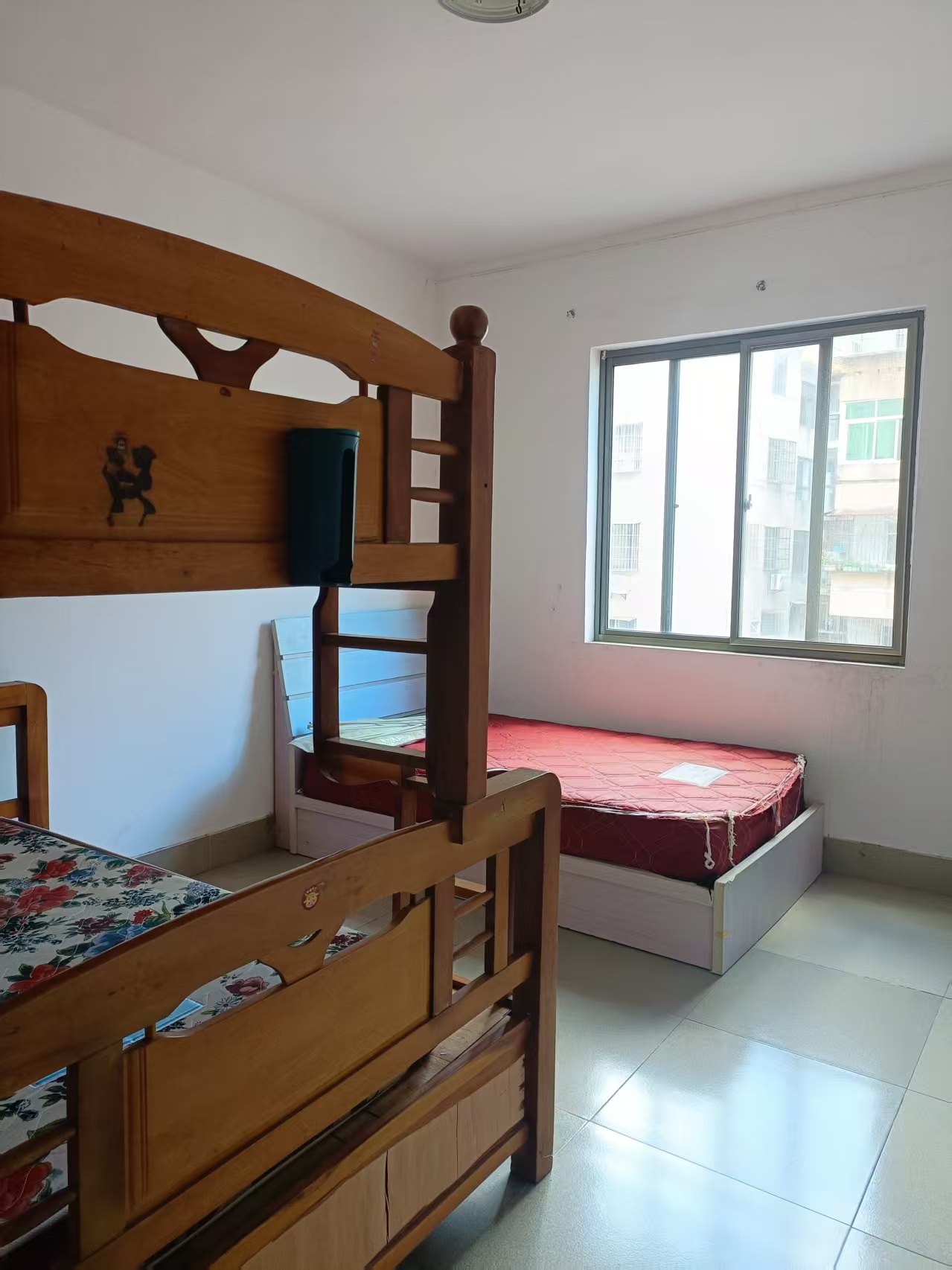 画苑小区 4室2厅2卫 2500.0元/月 画苑小区 4室2厅2卫 2500.0元/月室内图