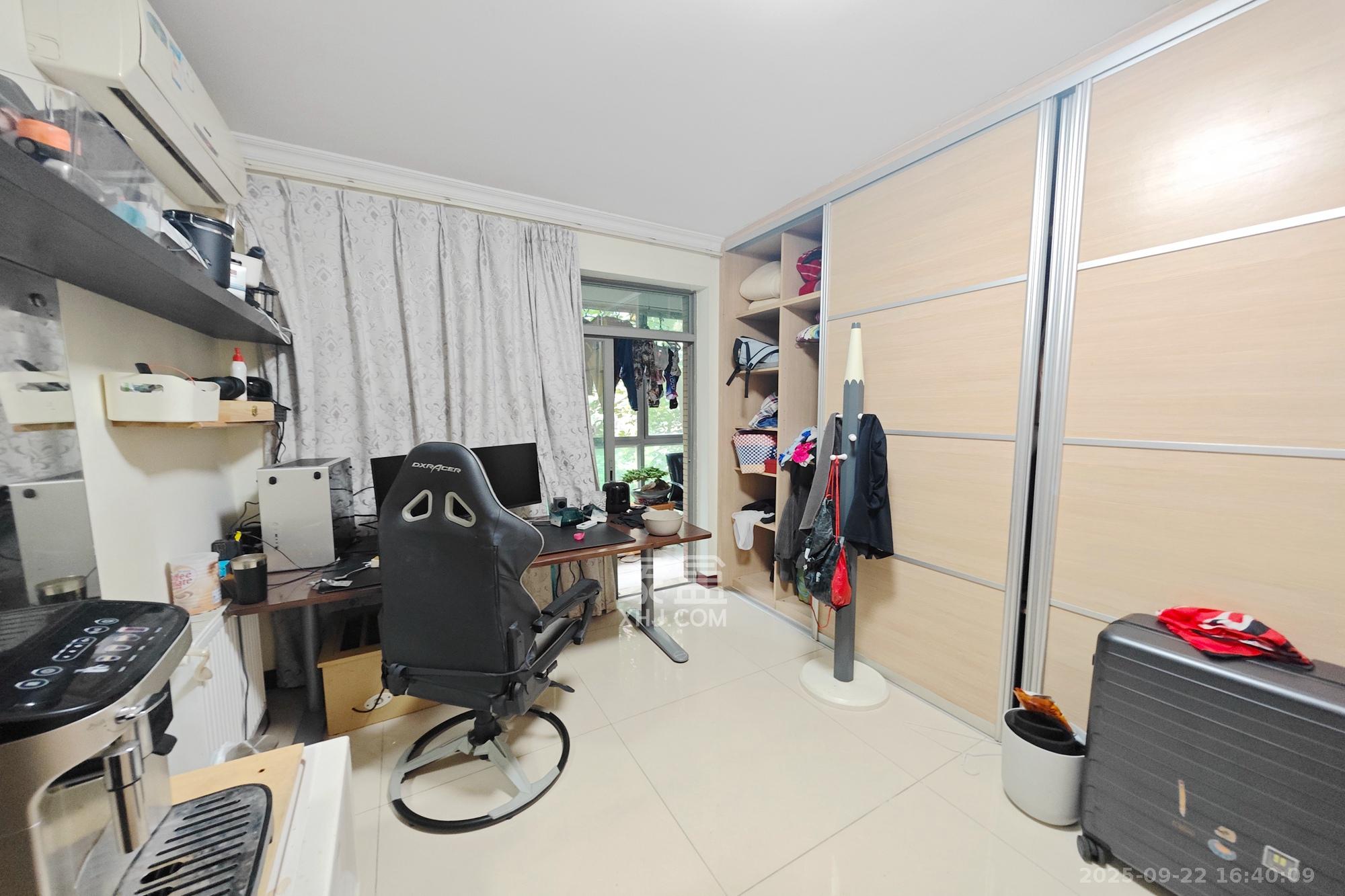 新城新世界一二三期 4室2厅2卫 135.0万 新城新世界一二三期 4室2厅2卫 135.0万卧室