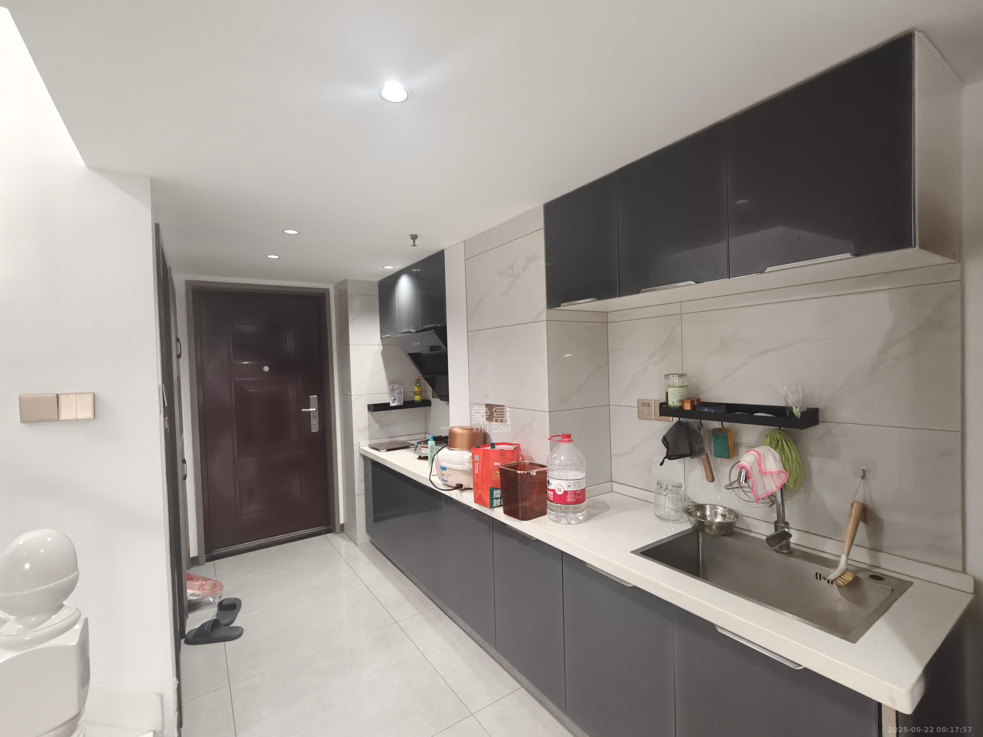 MOMA当代广场 2室2厅1卫 1700.0元/月 MOMA当代广场 2室2厅1卫 1700.0元/月室内图