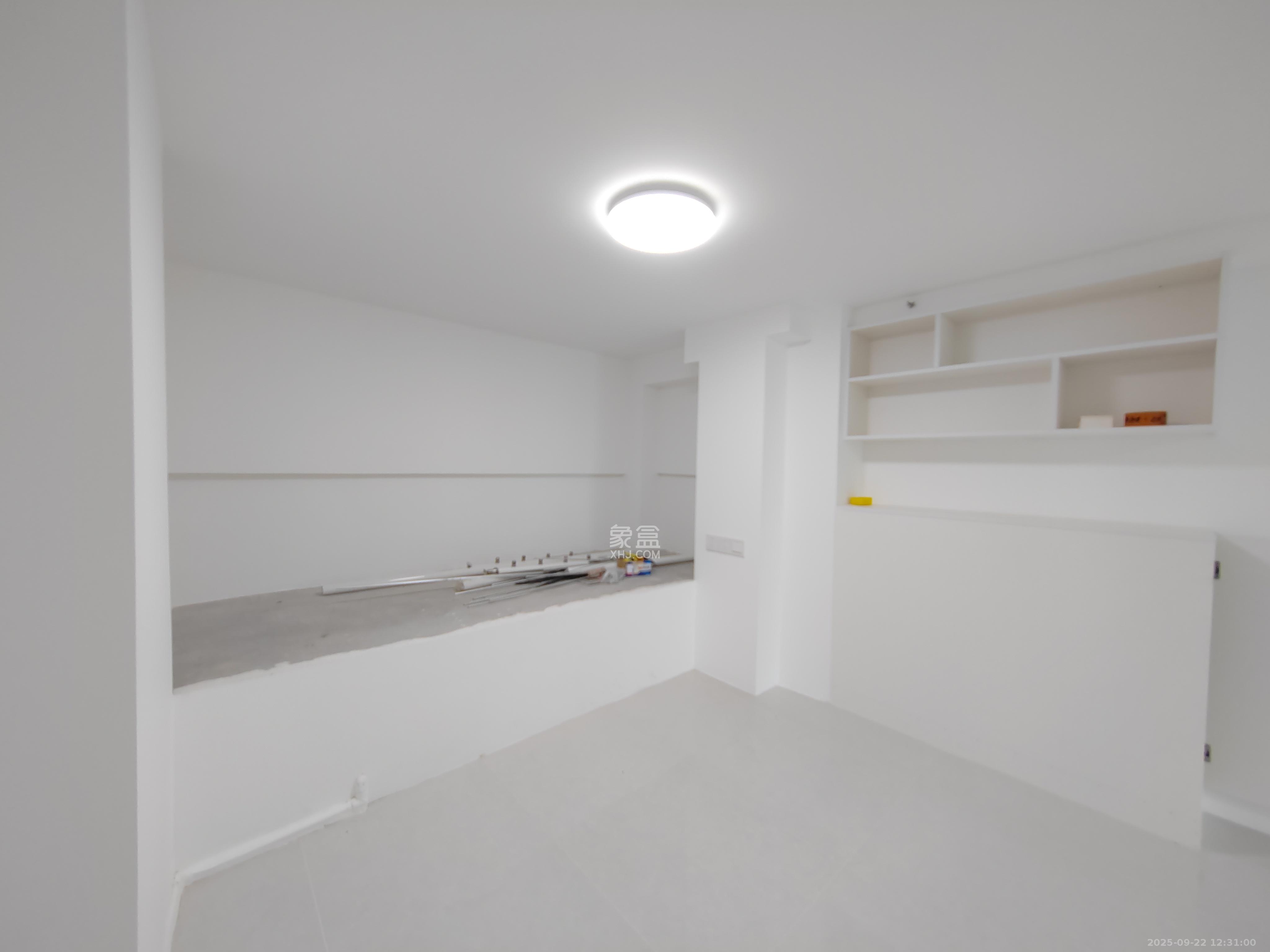 卓越中寰 1室0厅0卫 2400.0元/月 卓越中寰 1室0厅0卫 2400.0元/月室内图