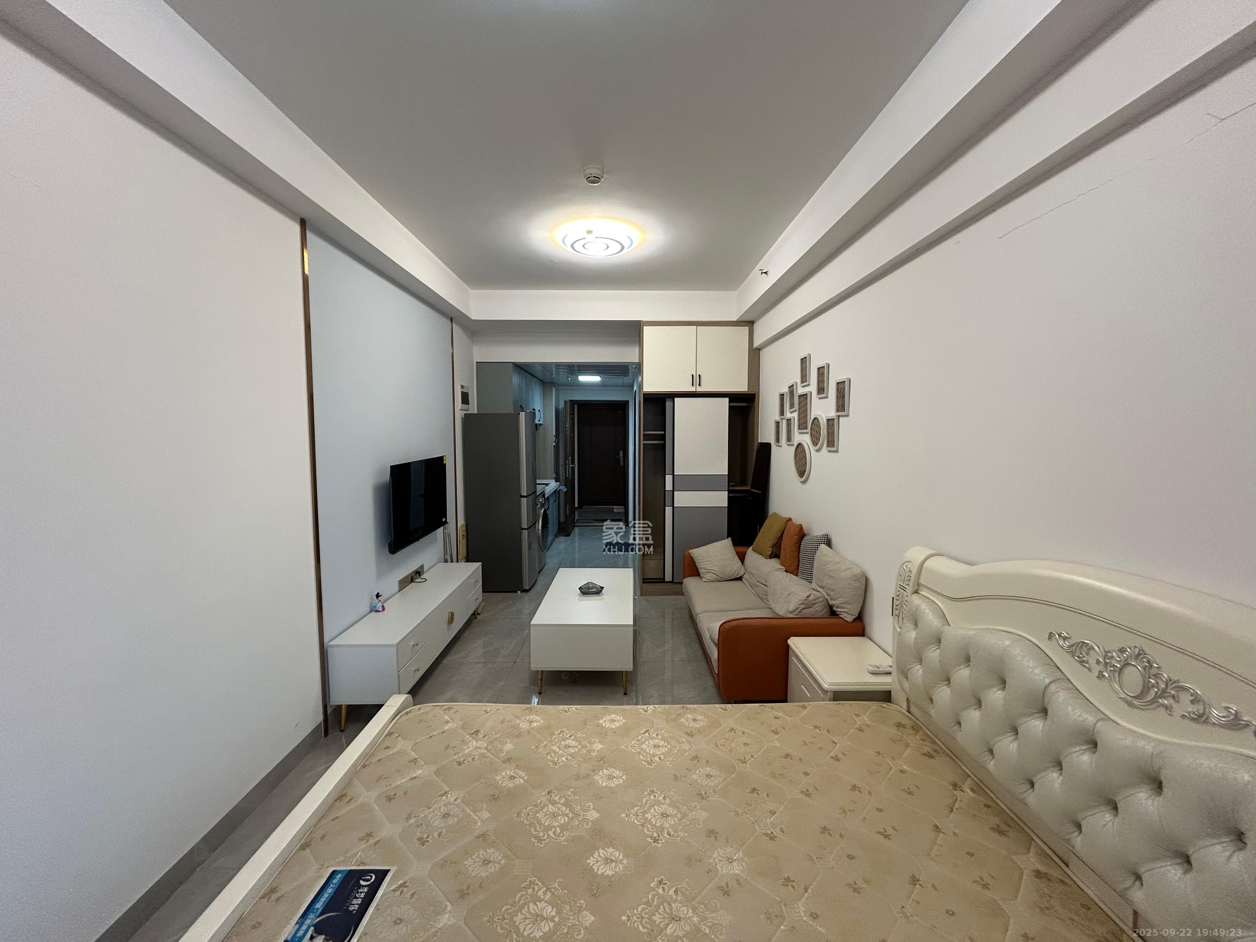 保利香槟国际  1室1厅1卫    1300.0元/月室内图