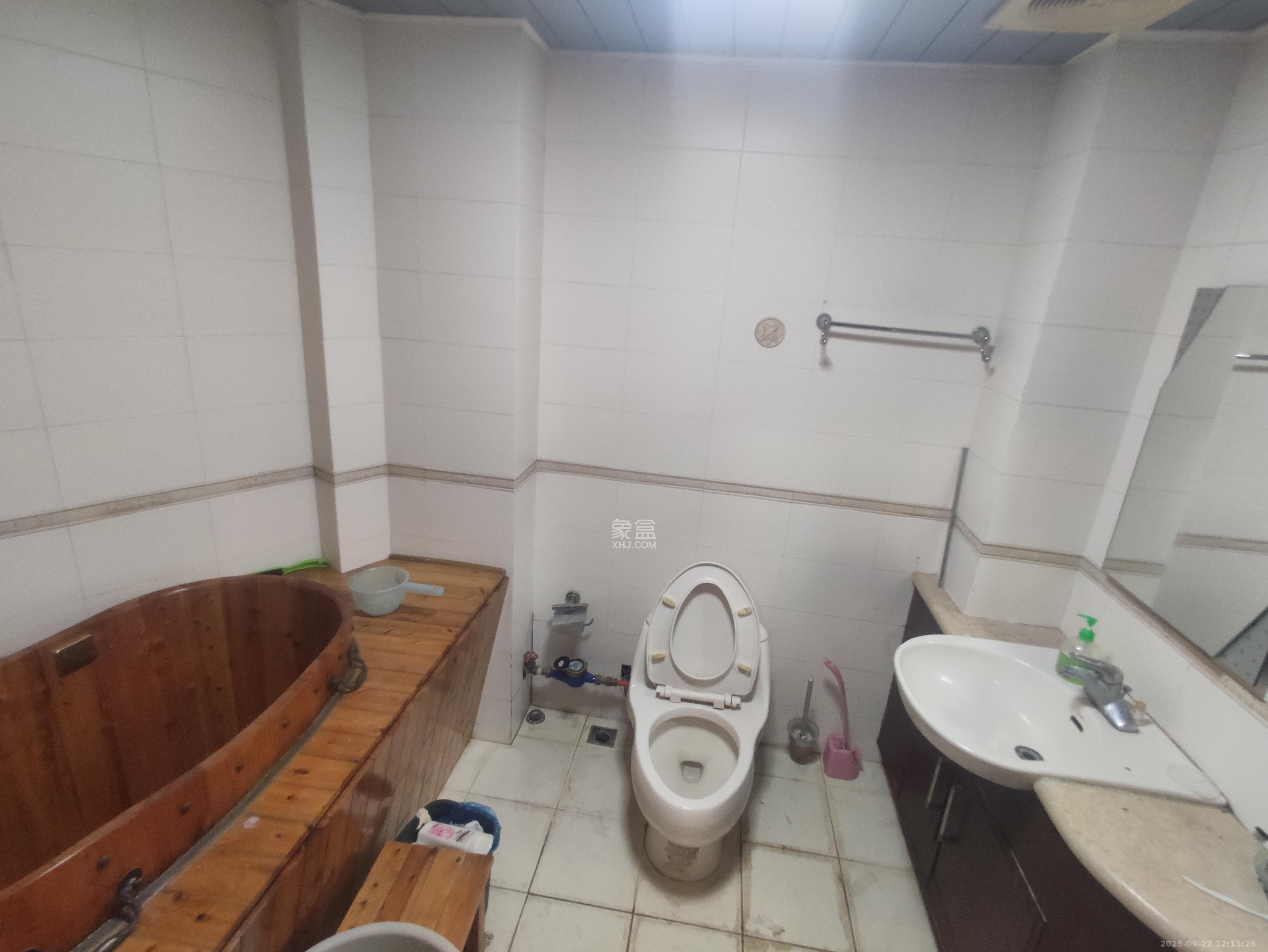 左岸春天 4室2厅2卫 3500.0元/月 左岸春天 4室2厅2卫 3500.0元/月室内图