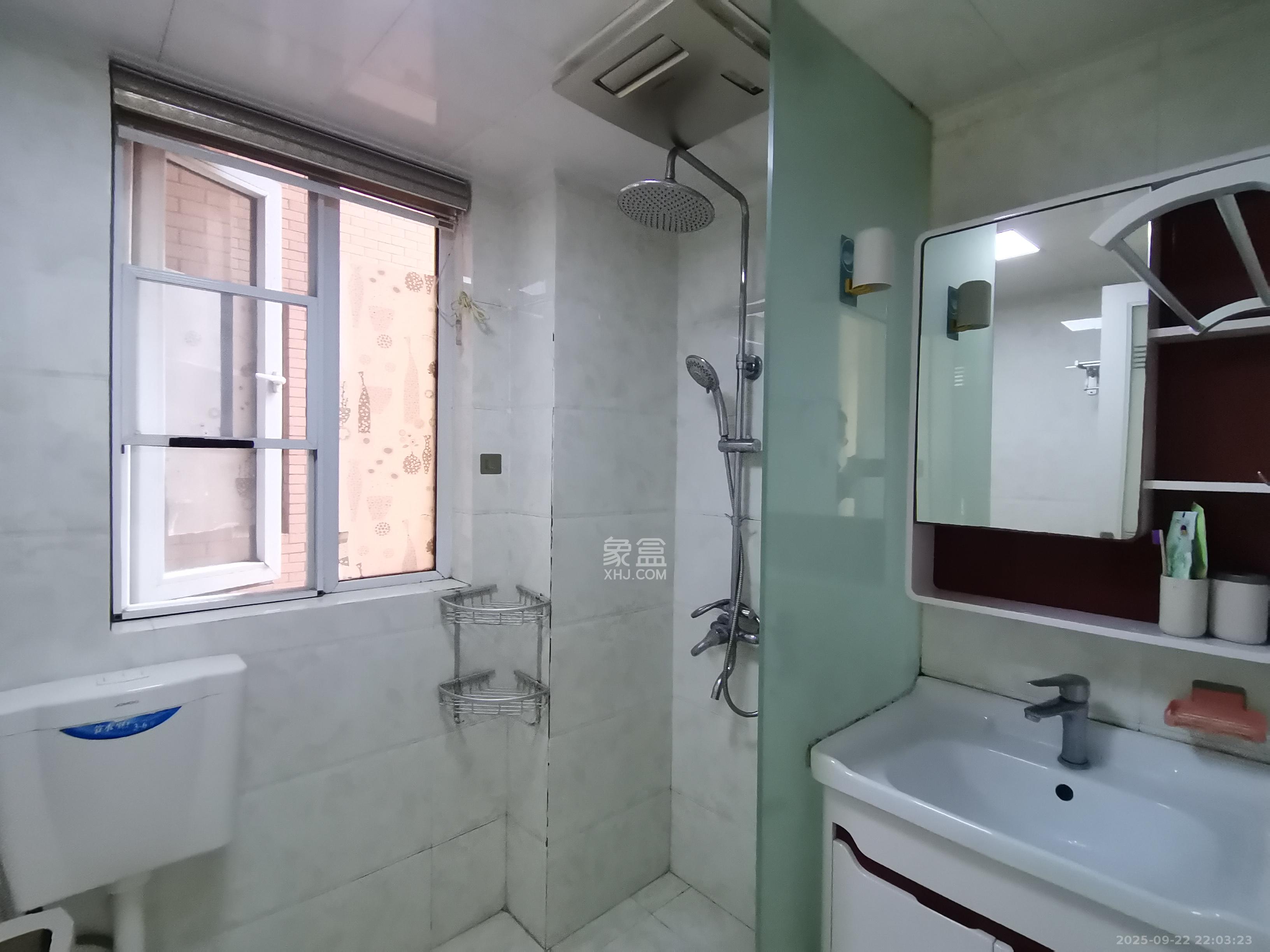 丽发新城 2室2厅1卫 1800.0元/月 丽发新城 2室2厅1卫 1800.0元/月室内图