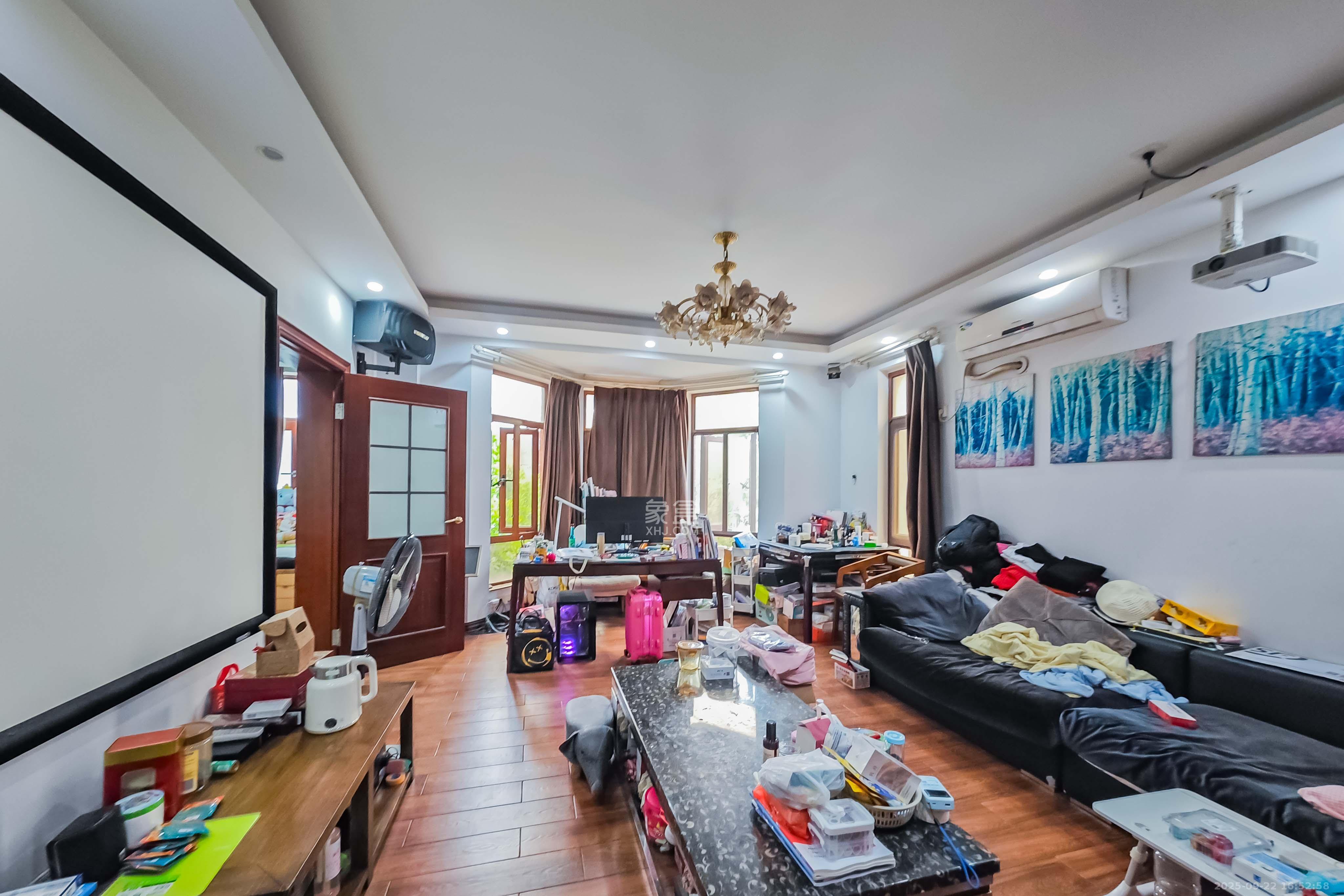 吉联小区(红墅湾) 6室2厅6卫 680.0万 吉联小区(红墅湾) 6室2厅6卫 680.0万卧室